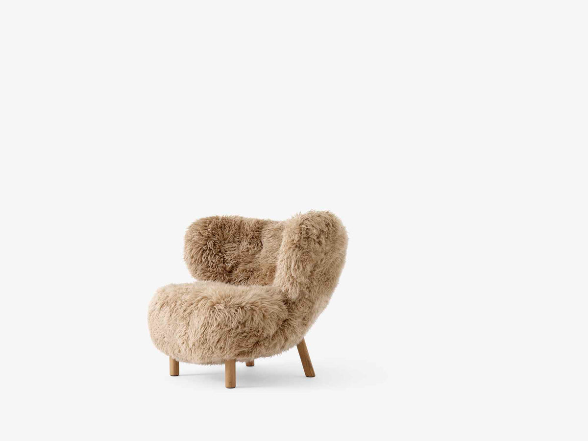 LITTLE PETRA VB1 upholstered armchair with an oak base