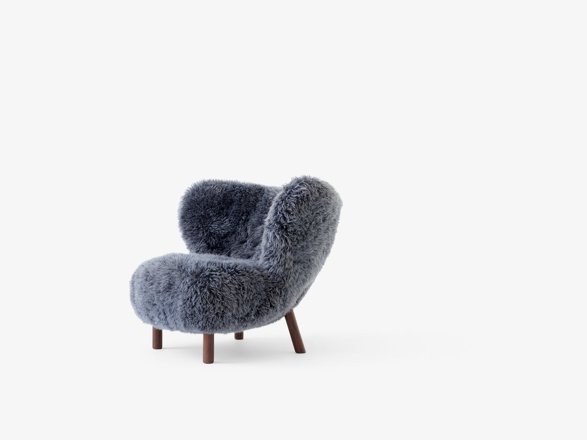 LITTLE PETRA VB1 upholstered armchair with a walnut base
