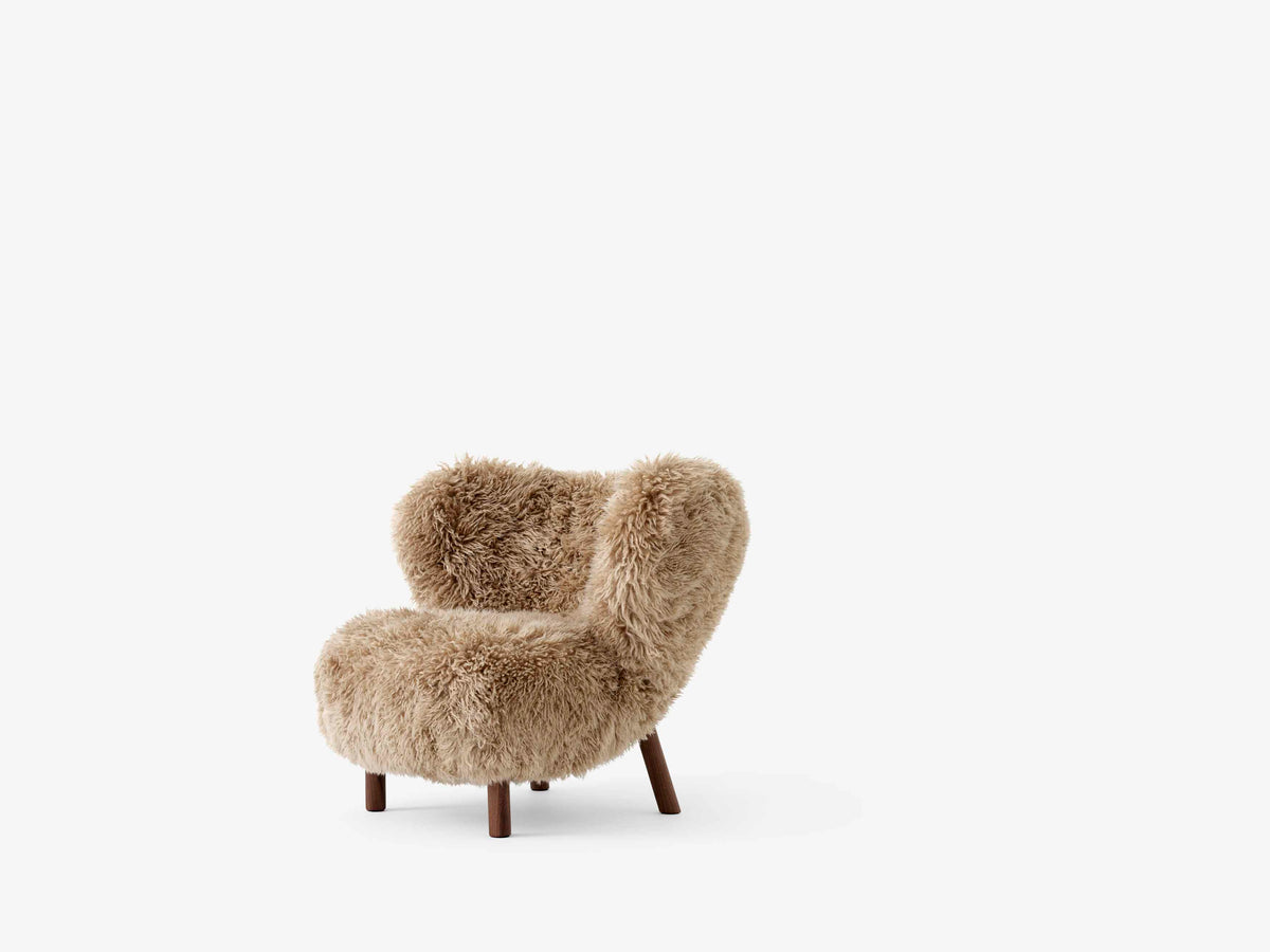 LITTLE PETRA VB1 upholstered armchair with a walnut base