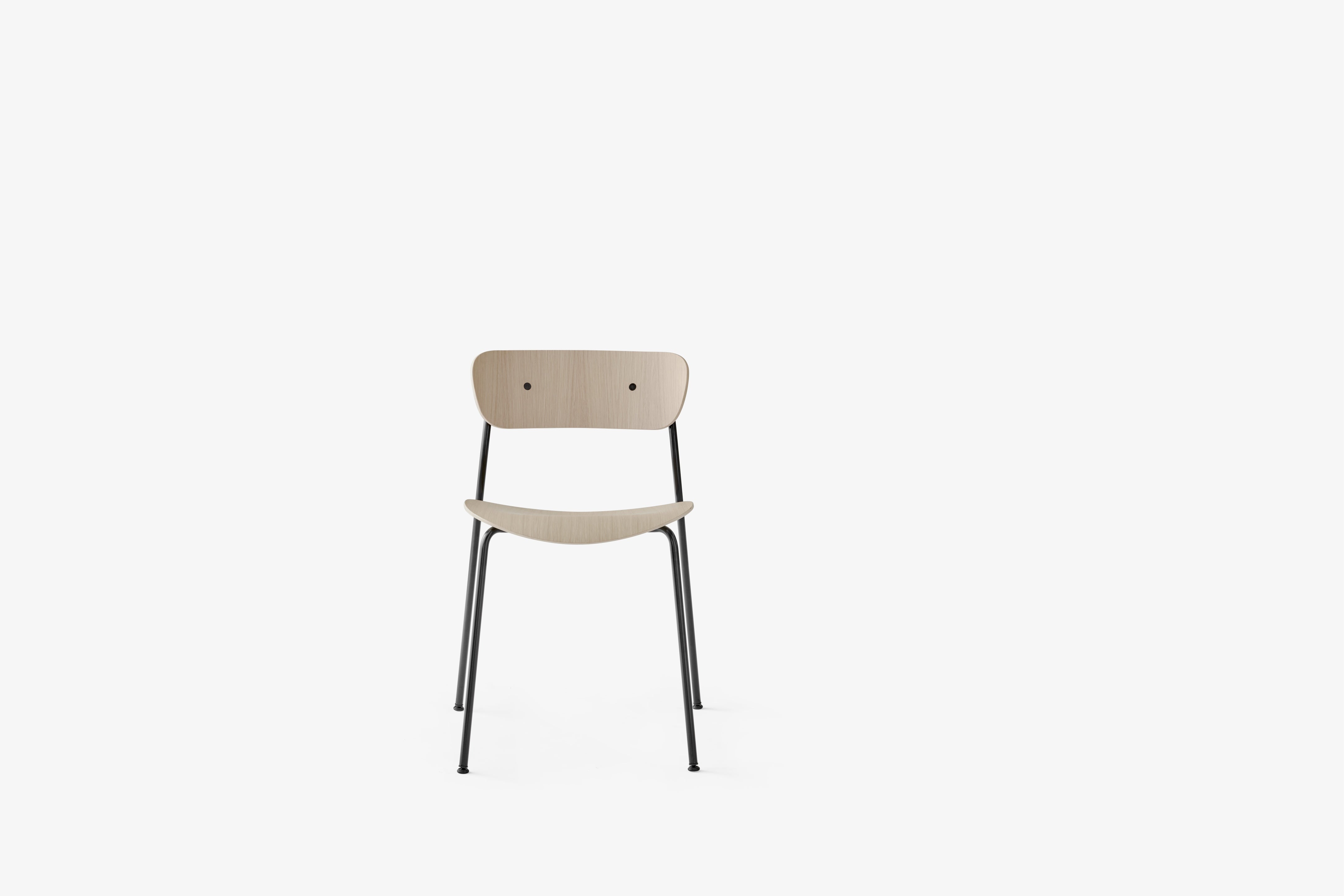 PAVILION AV1 chair in lacquered oak with a black base