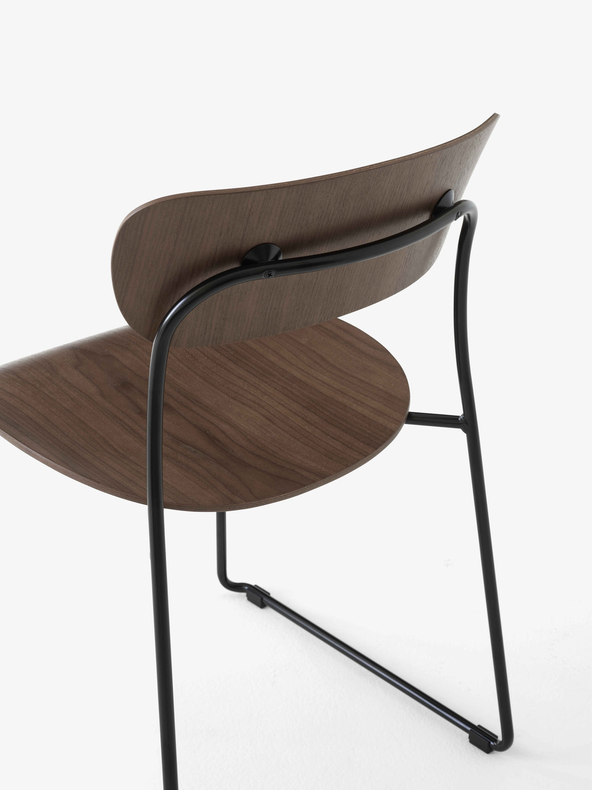PAVILION AV51 Chair in lacquered walnut with a black base