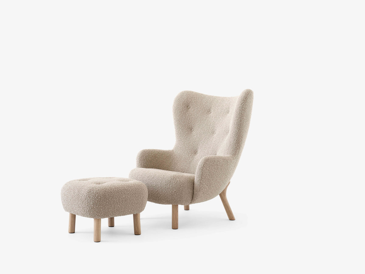 PETRA VB3 upholstered armchair with an oak base
