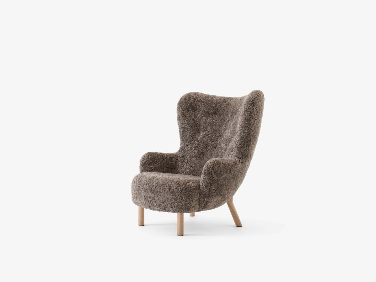 PETRA VB3 upholstered armchair with an oak base