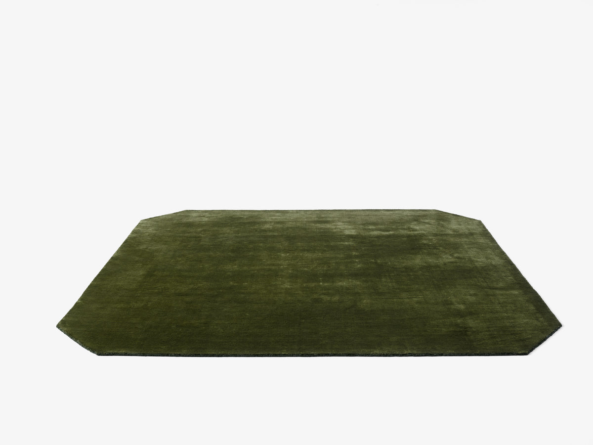 THE MOOR square rug with rounded corners in dark green
