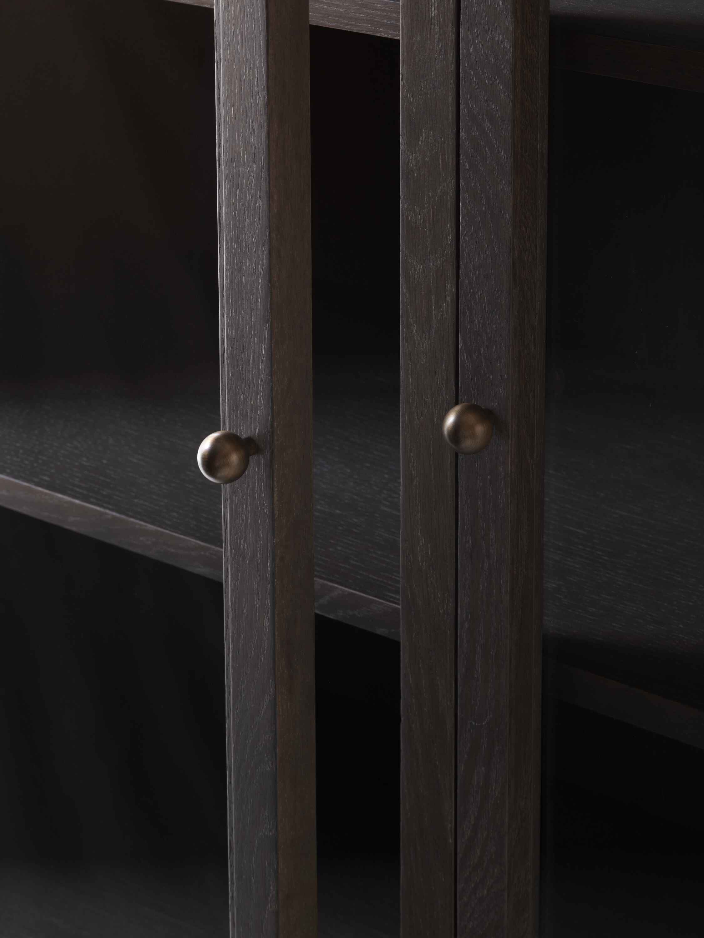 TRACE SC88 display cabinet in dark lacquered oak