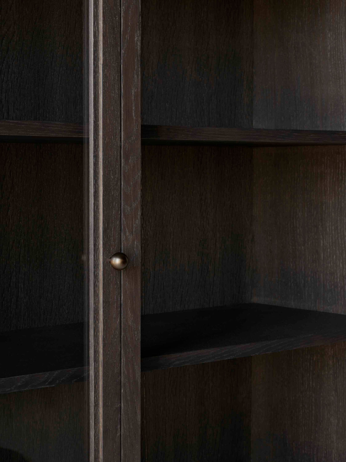TRACE SC88 display cabinet in dark lacquered oak