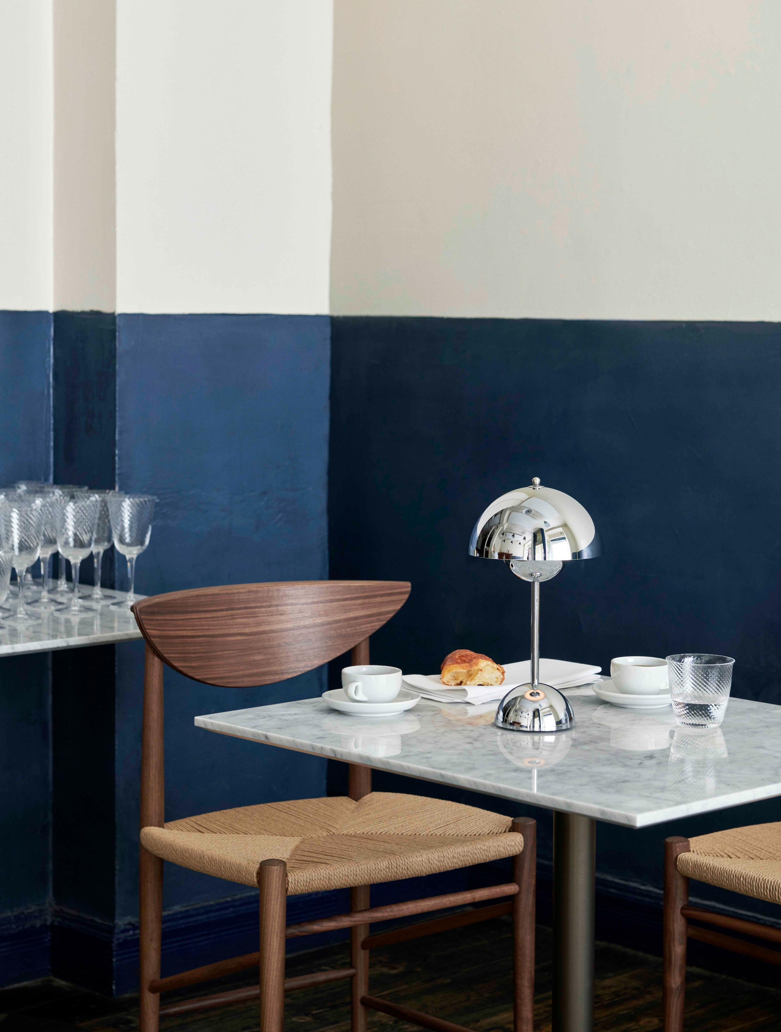 IN BETWEEN SK16 black laminated top café table with black base
