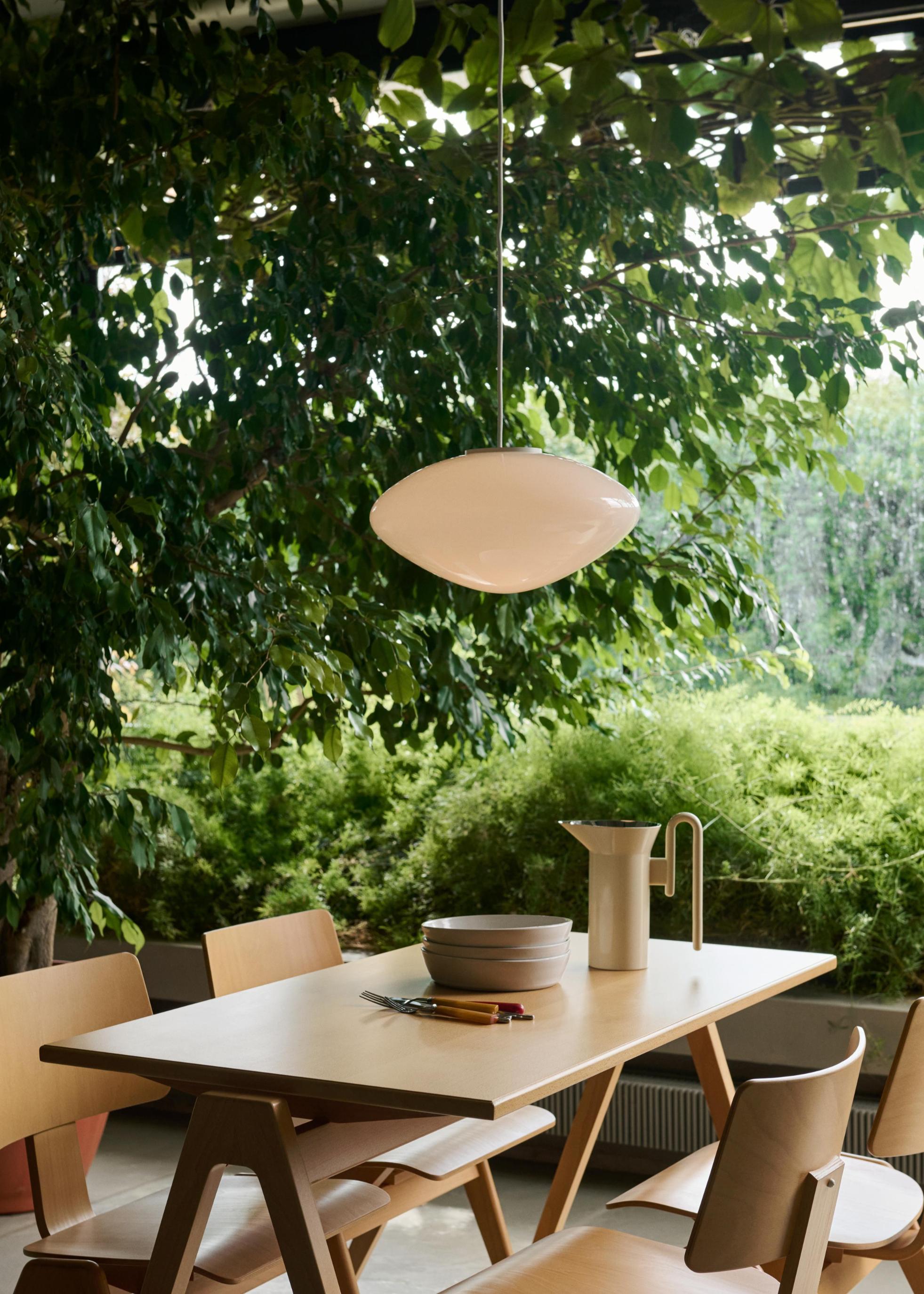 DAYSTAK Table RD2 Beech Wood