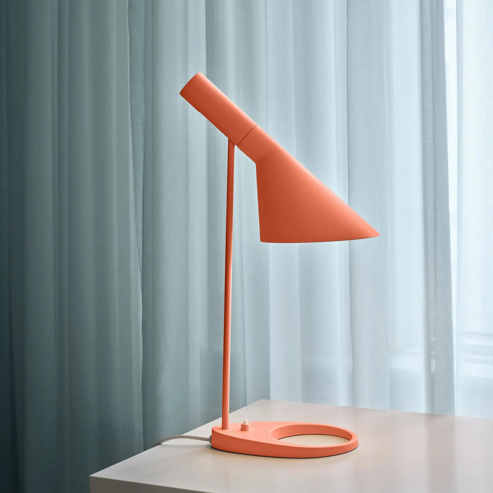 Lampa stołowa AJ MINI pomarańczowy, marka Louis Poulsen
