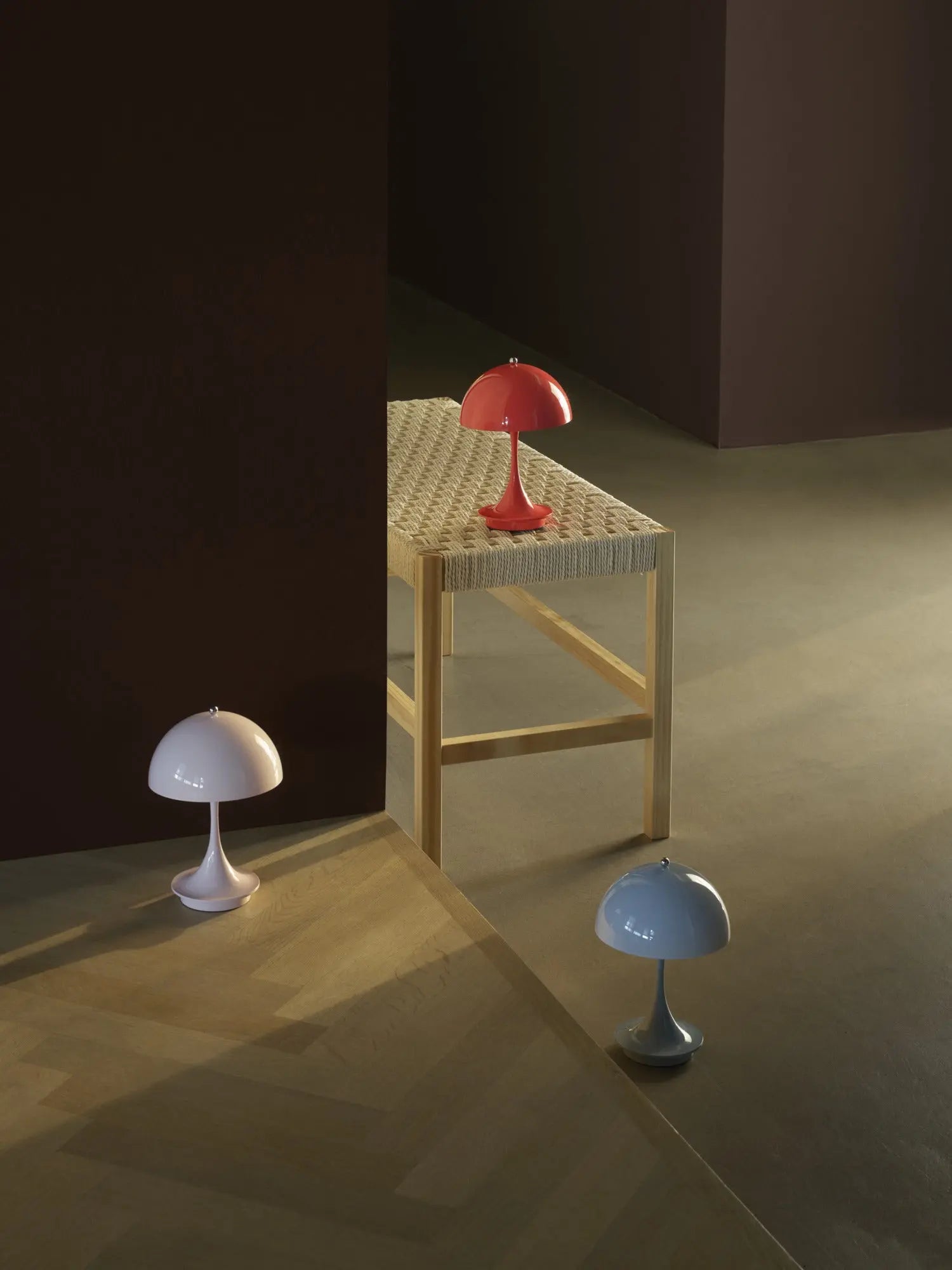 Lampa przenośna PANTHELLA 160 błękitny opal ze ściemniaczem