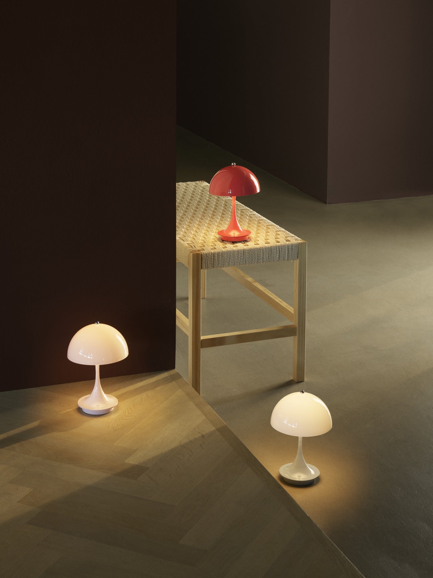 Lampa przenośna PANTHELLA 160 blady różowy