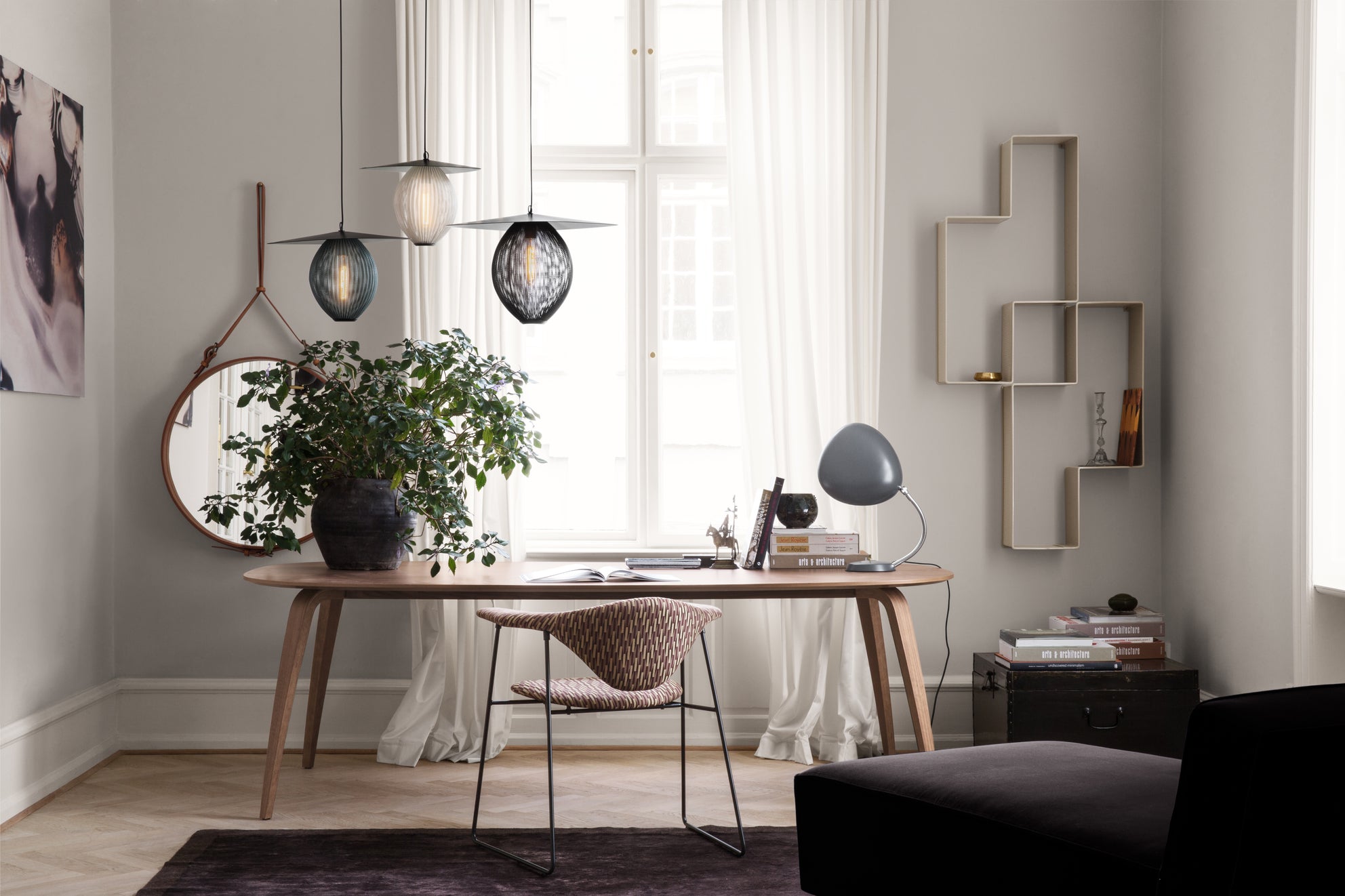 Oval table GUBI white marble with black base