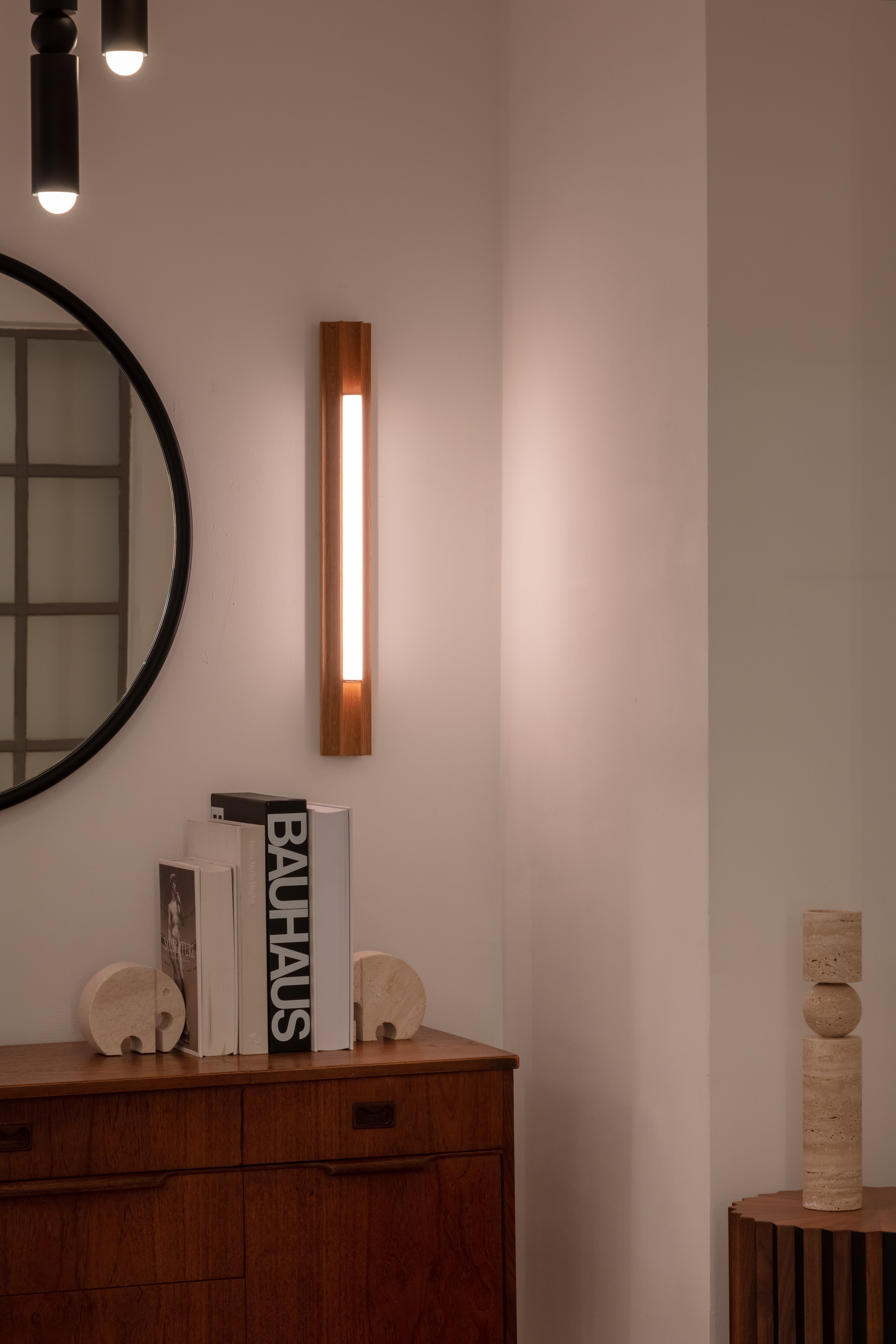 ALTAR wall lamp in oak wood with a brass finish