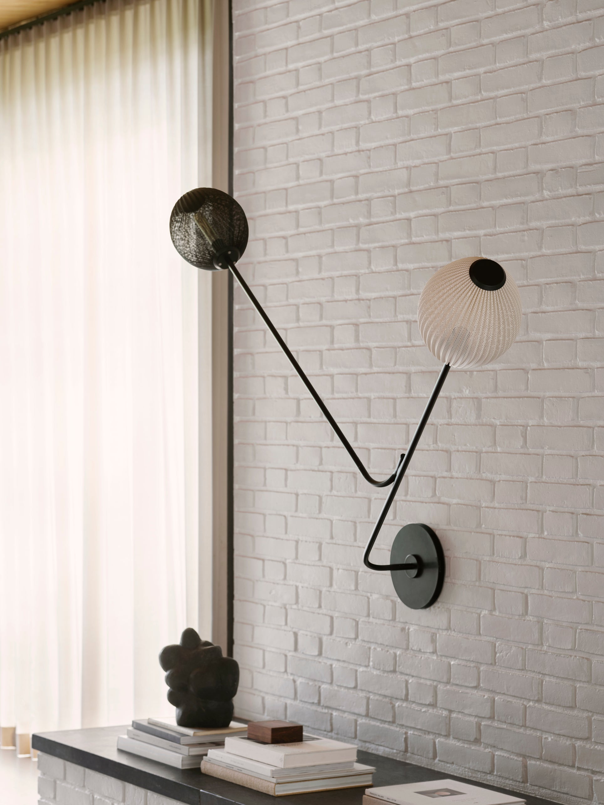 Satellite two-point lamp with arm, white with black