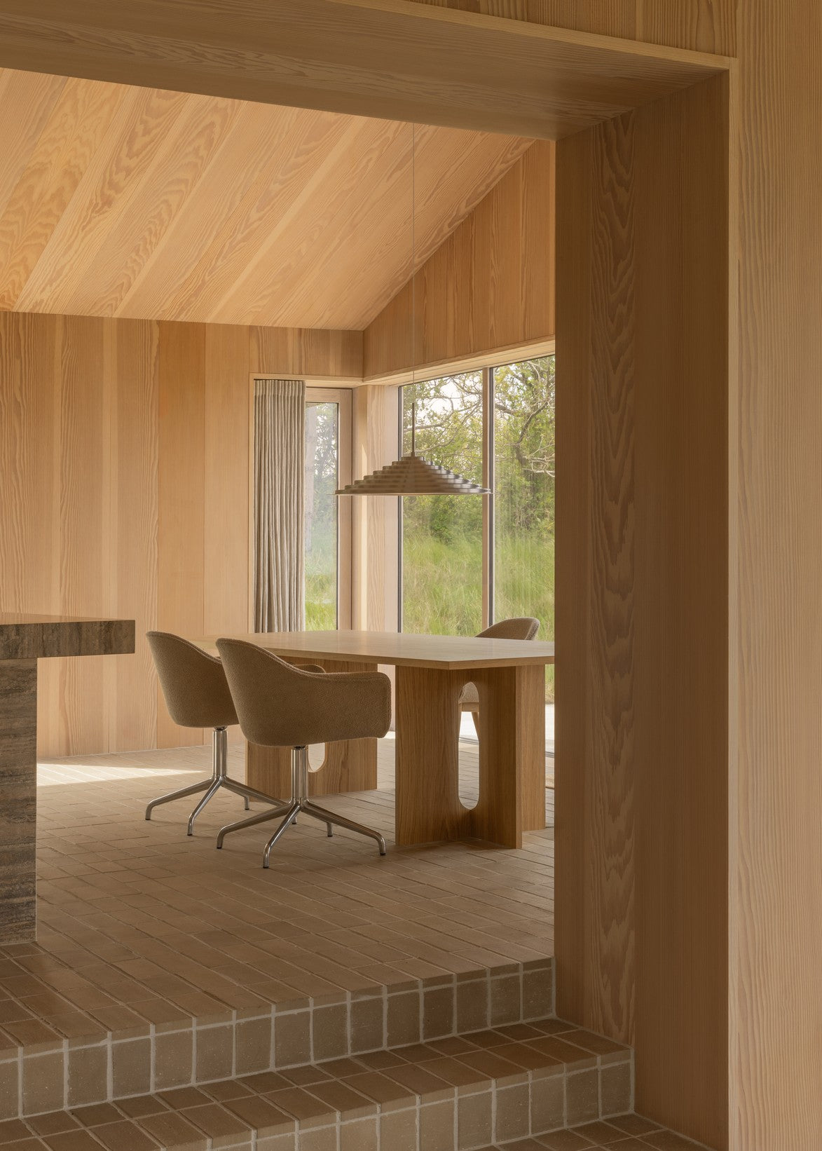 ANDROGYNE table oak wood