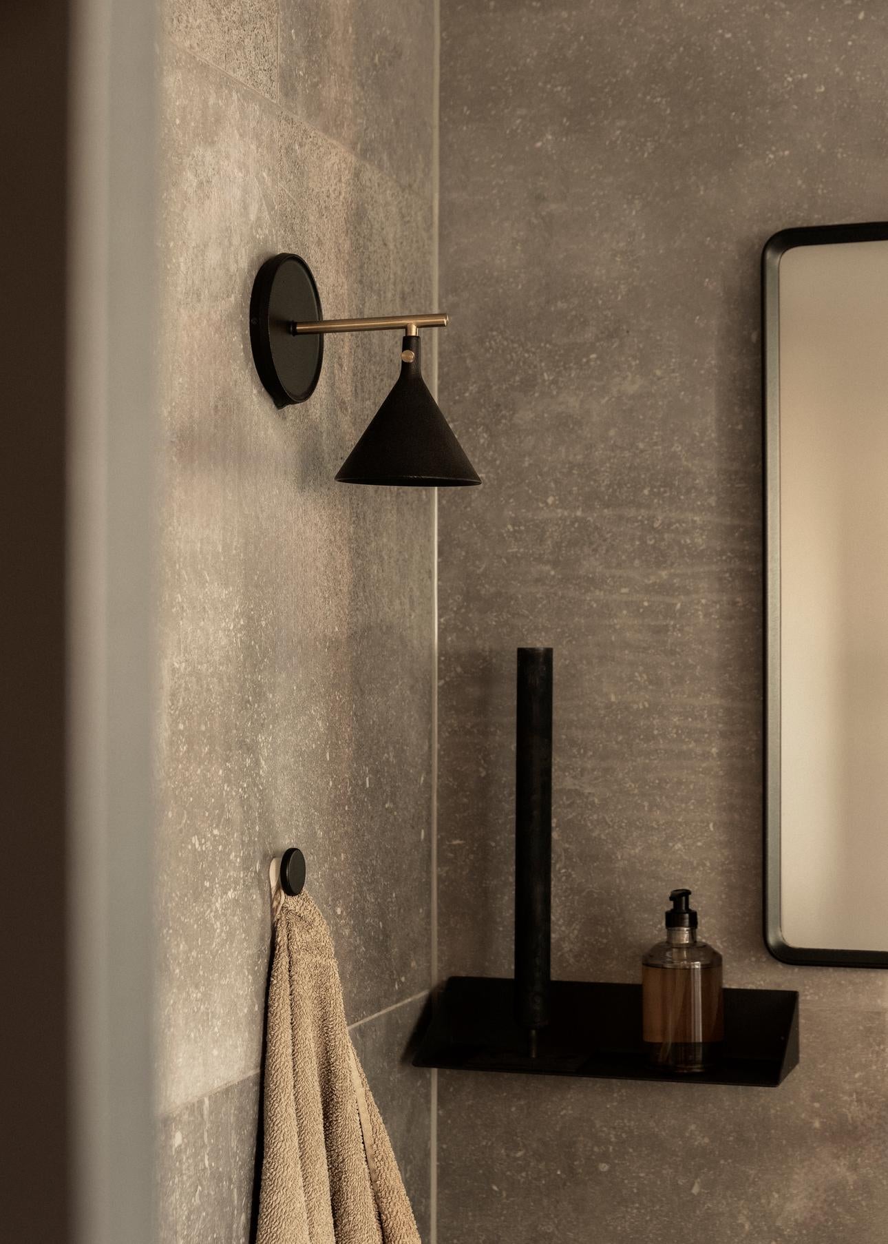 CAST SCOUNCE black wall lamp