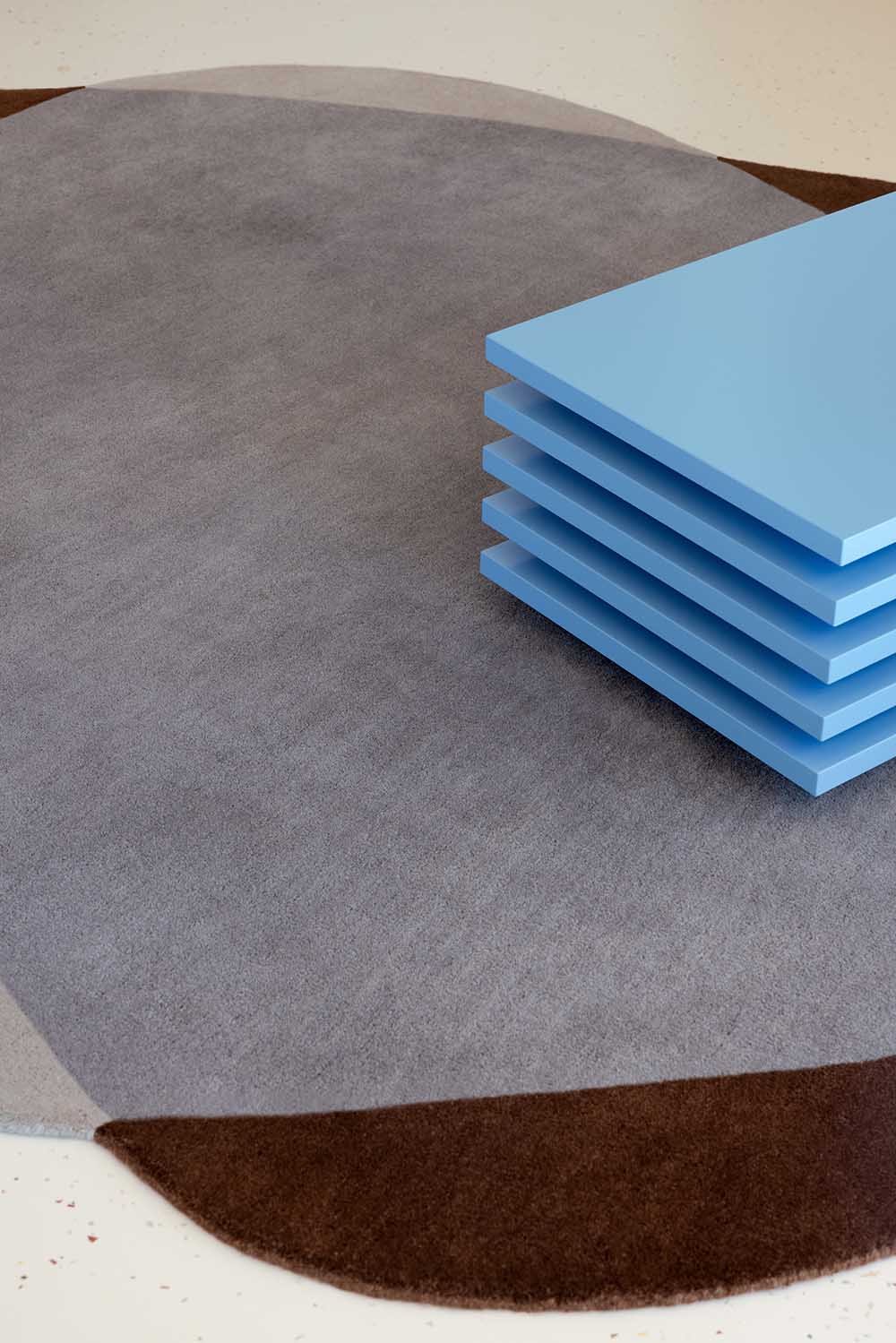 Teppichelement braun mit Blau