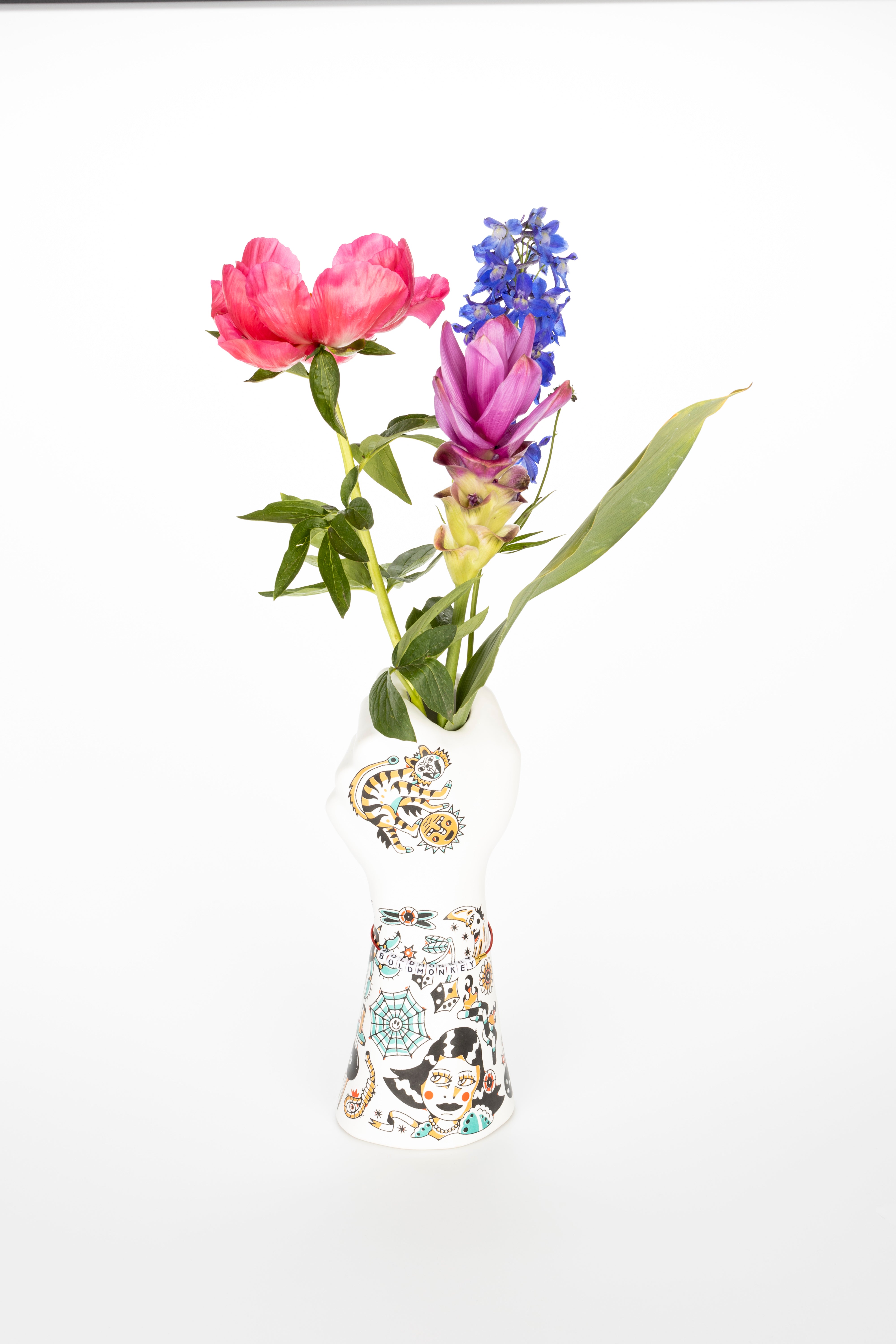 Vase LIBERTY MATTERS weiß mit buntem Muster