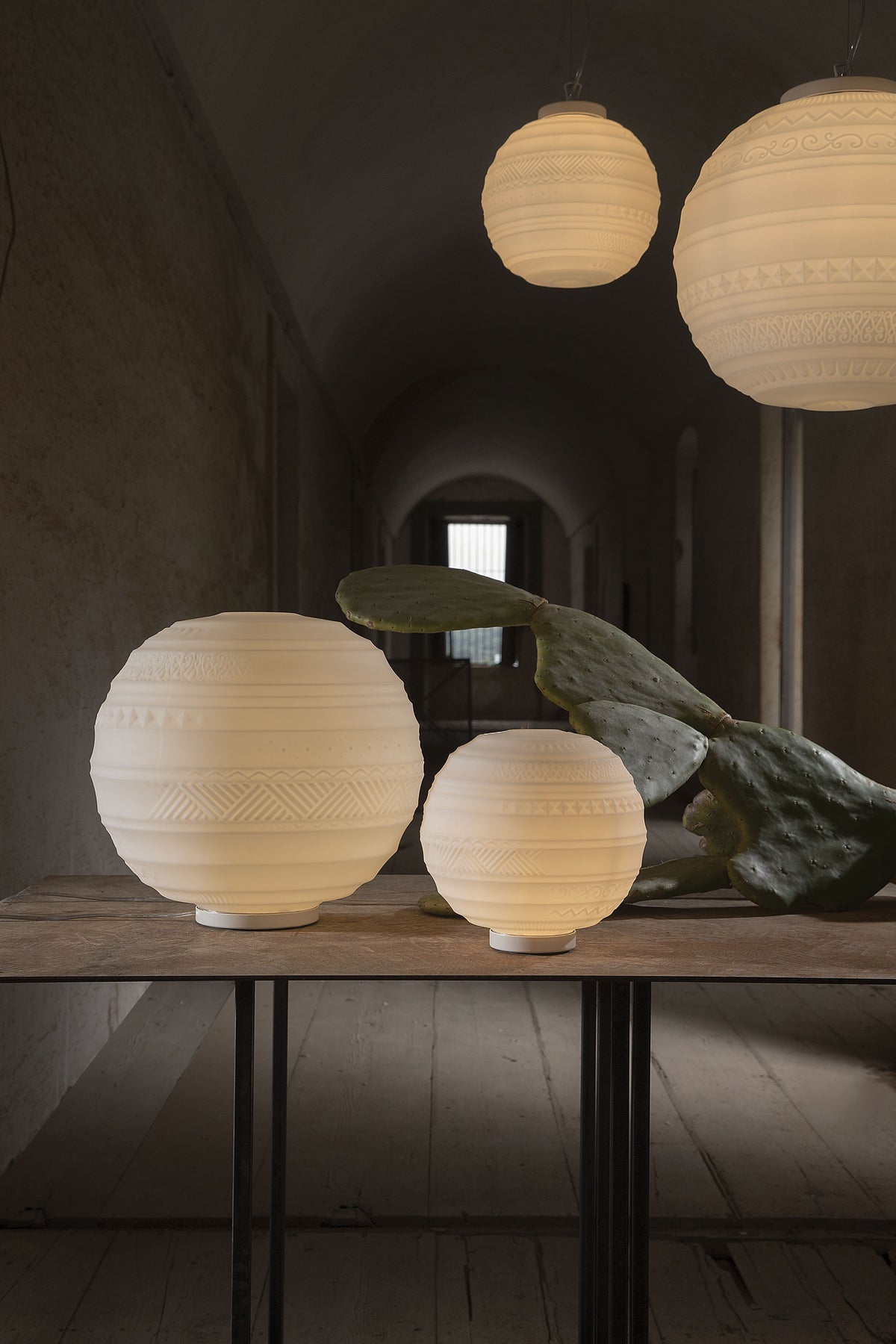 BRAILLE table lamp white