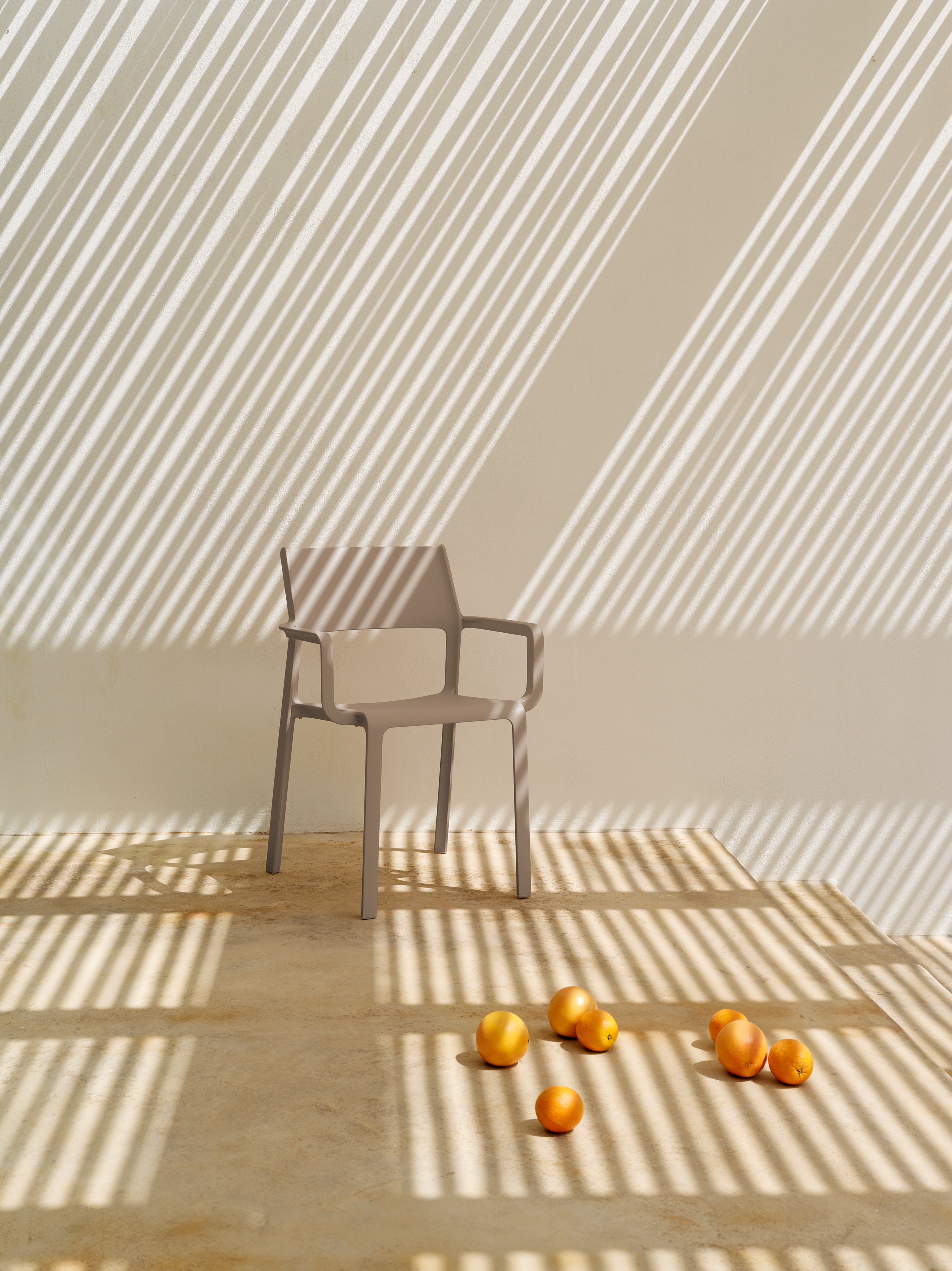 Outdoor chair with armrests TRILL taupe