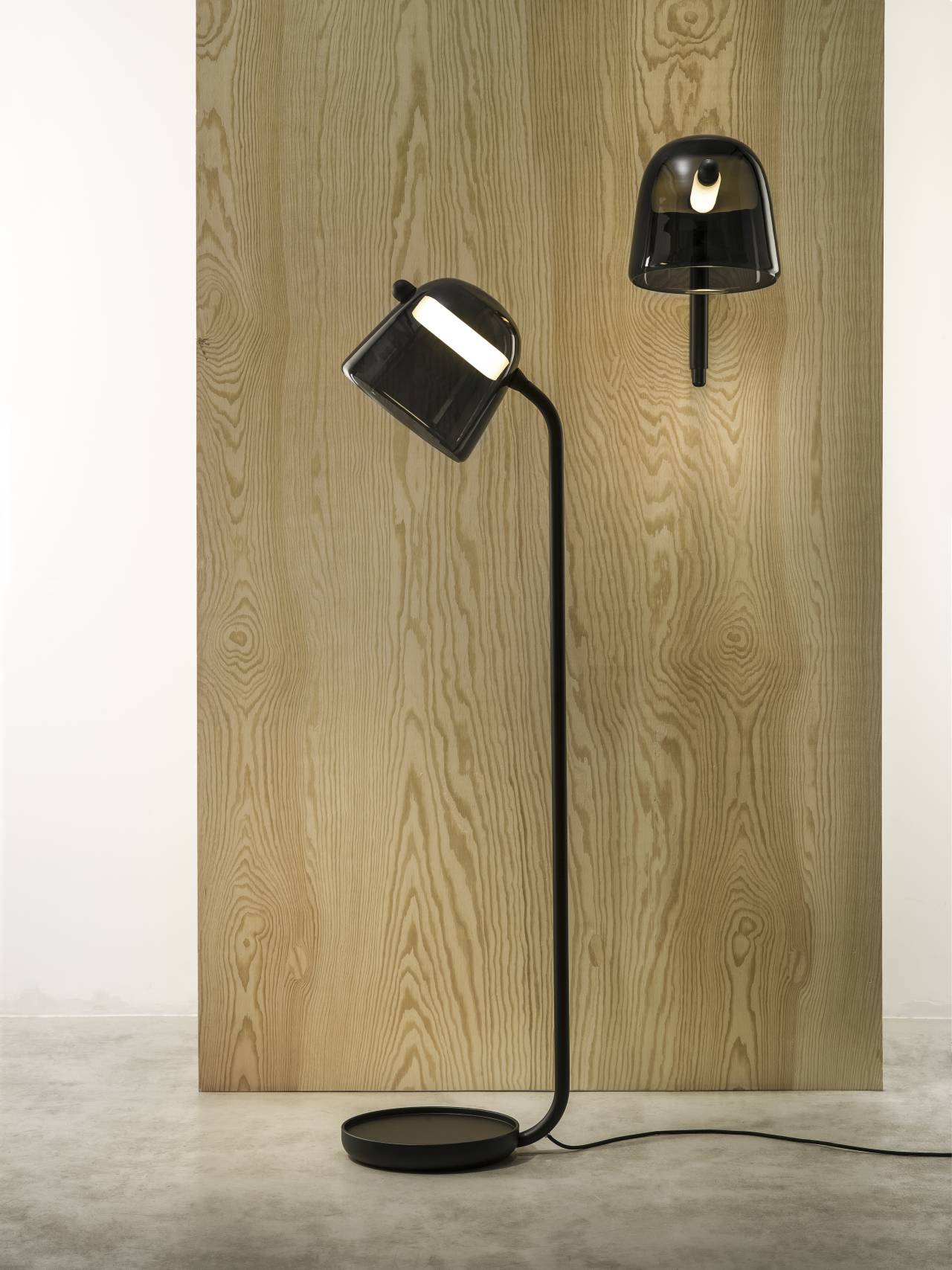 Wandlampe kann eine schwarze Basis sein