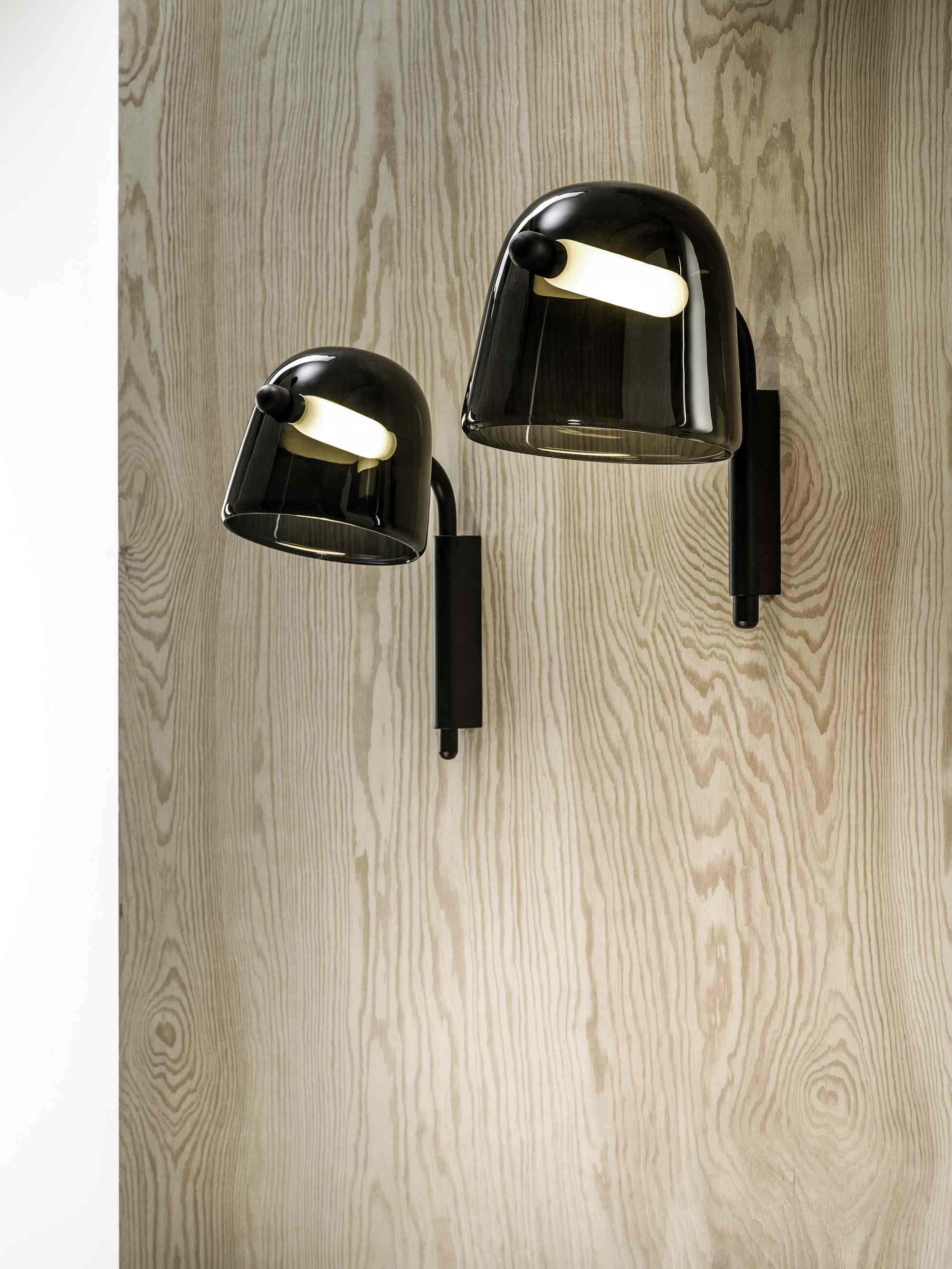 Wandlampe kann eine schwarze Basis sein