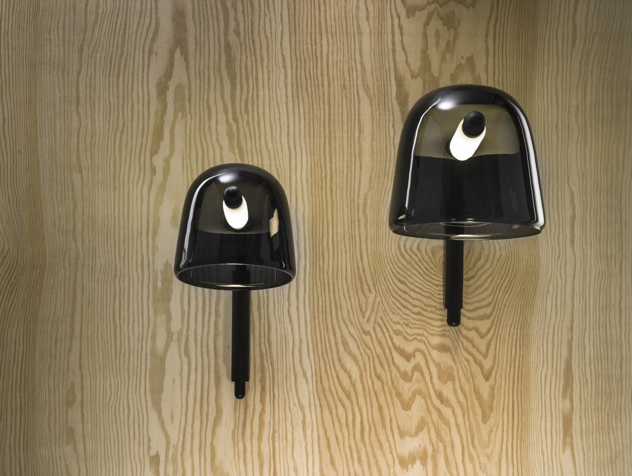 Wandlampe kann eine schwarze Basis sein