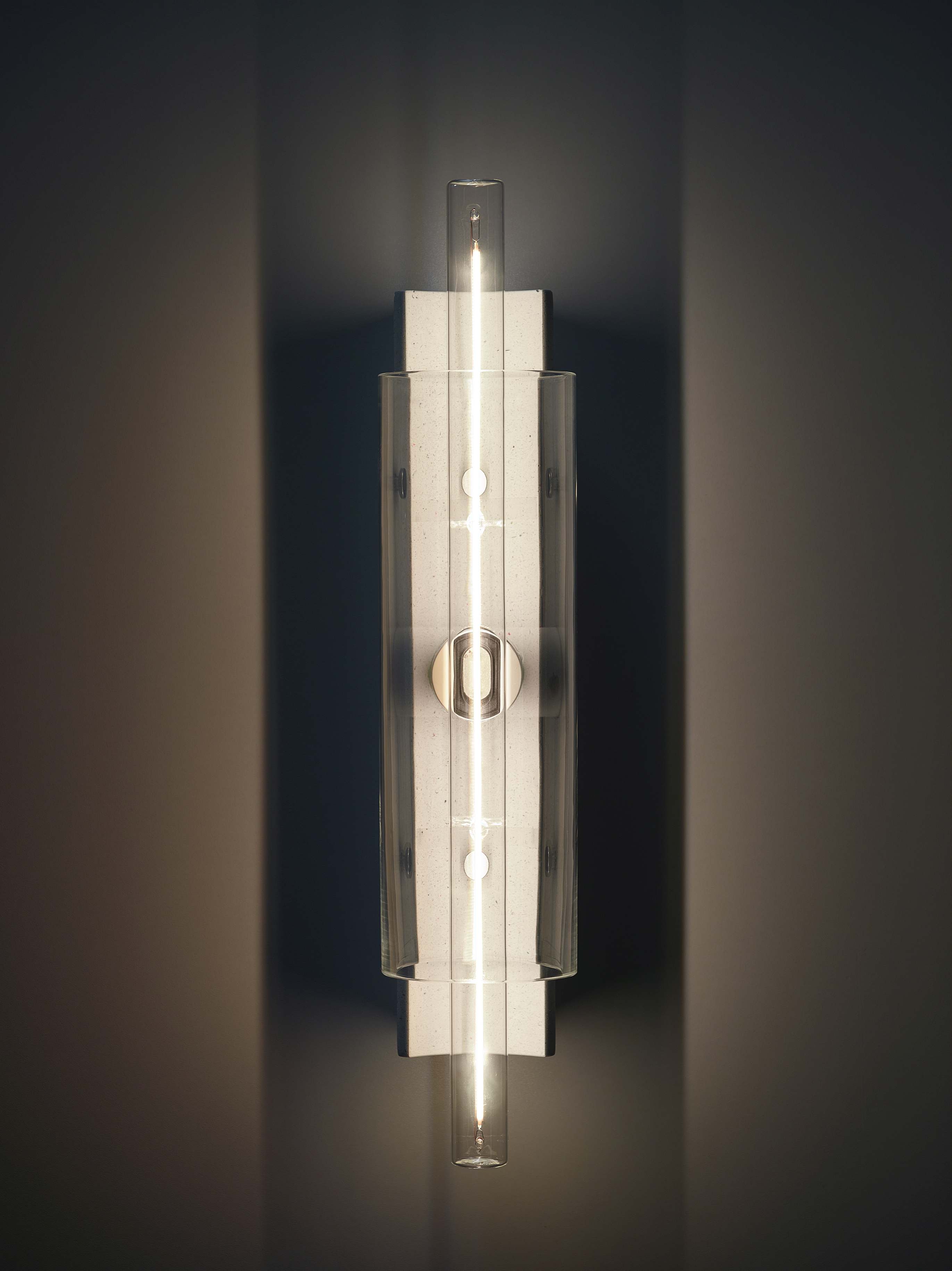 Overlay concrete wall lamp