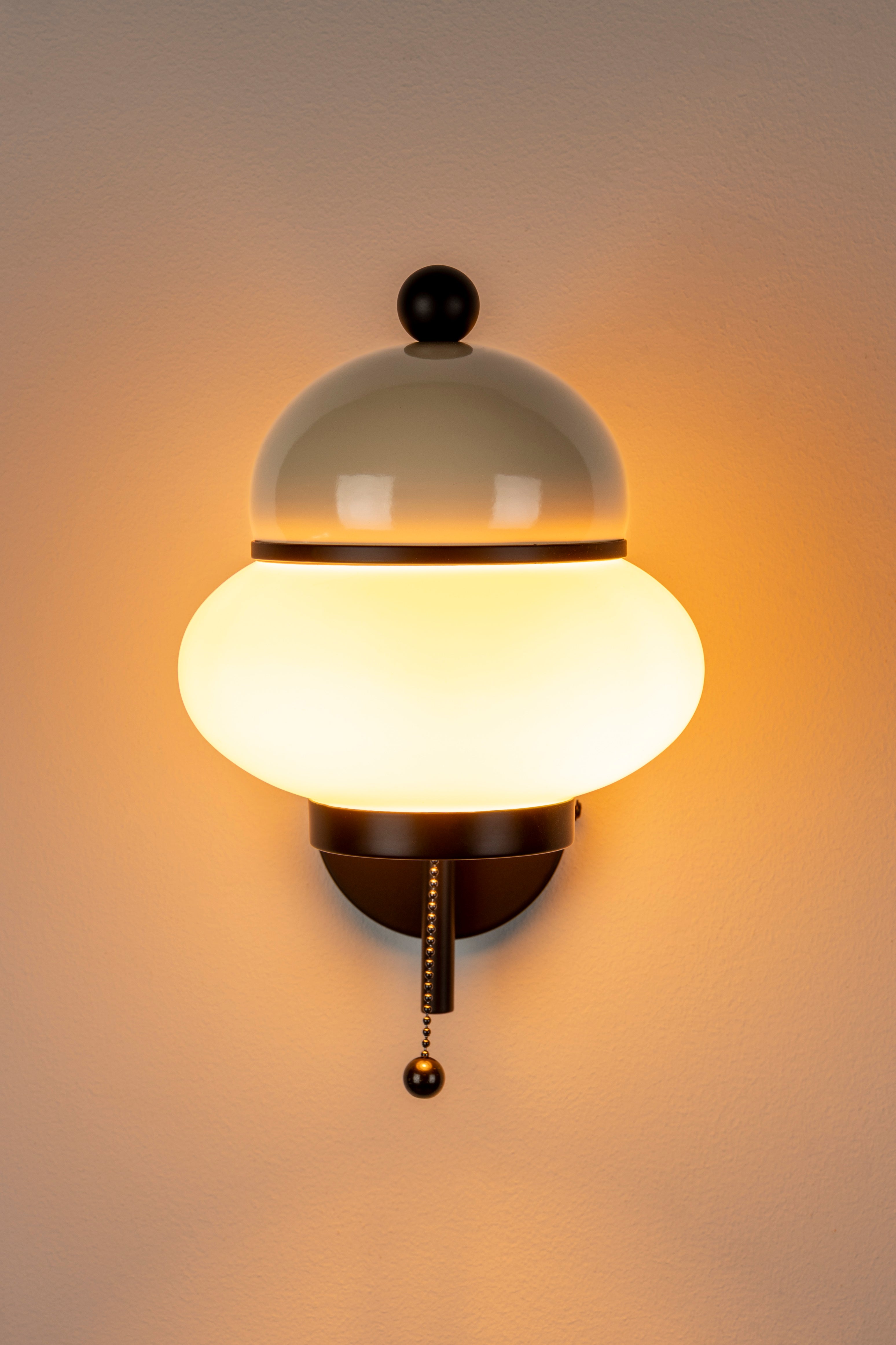 BUMBLE wall lamp in beige with black finish