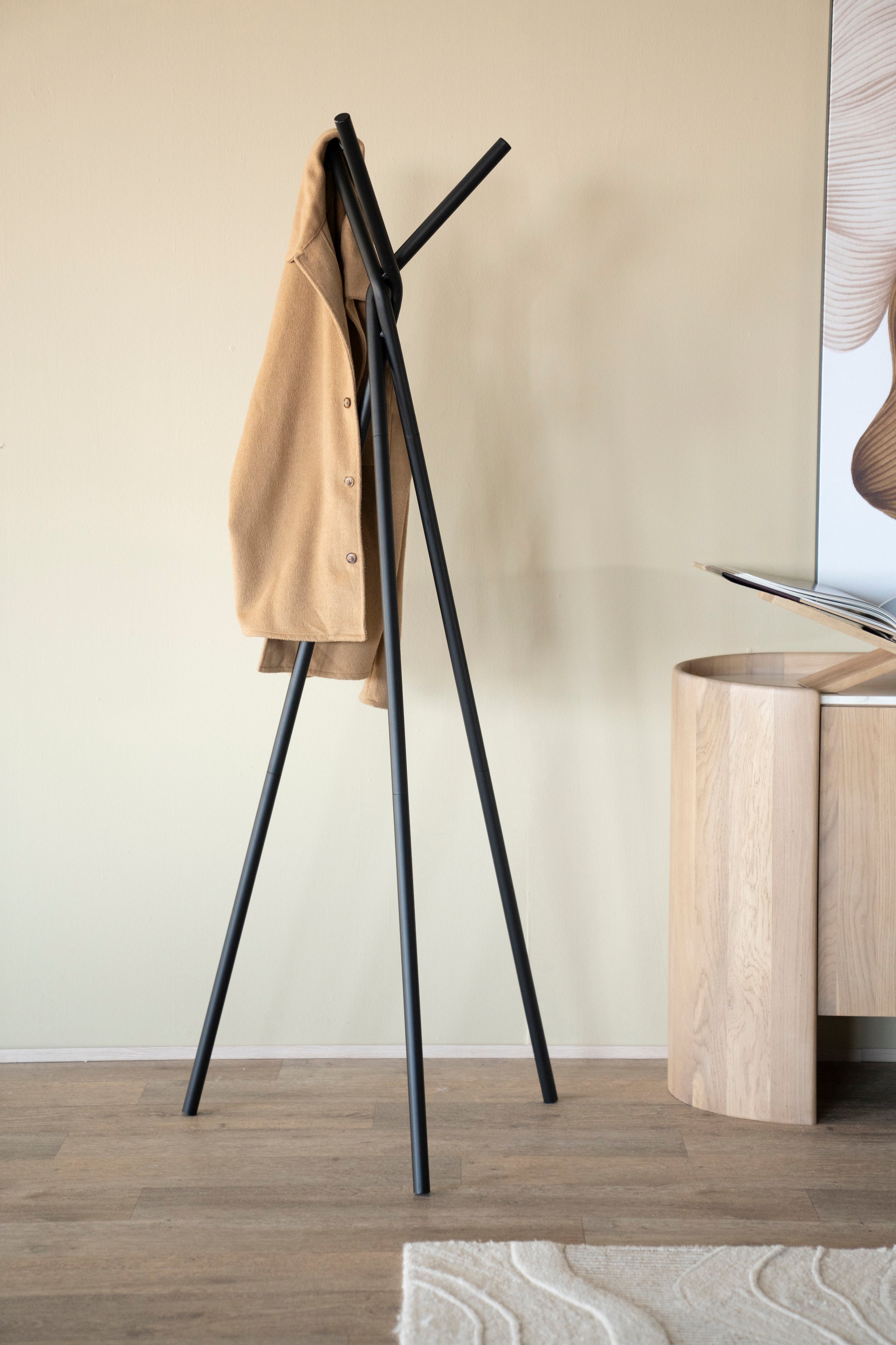 MATTO black standing coat rack