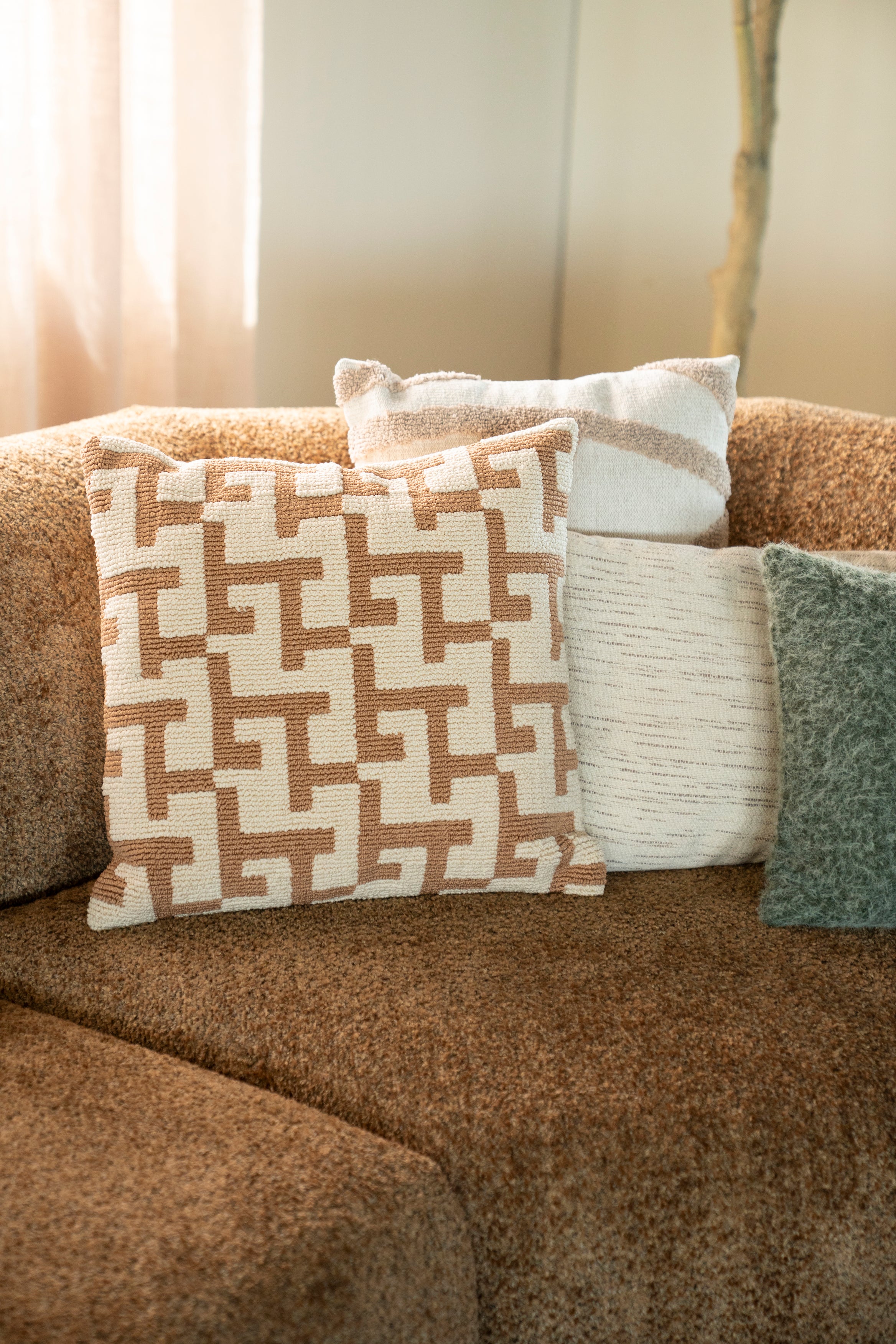 ZIGGY mustard pillow with beige