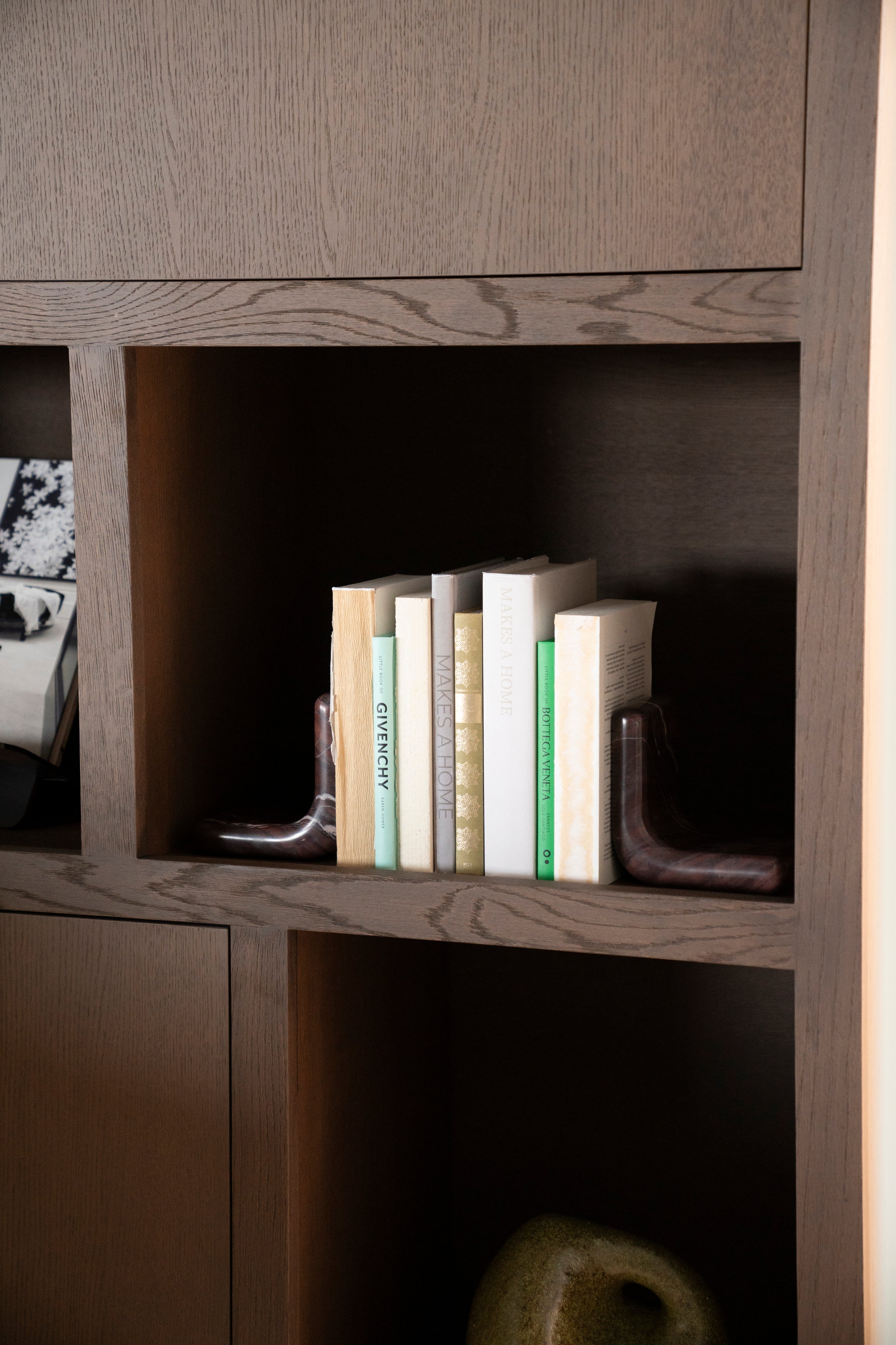 Buchstütze VERDE grauer Marmor