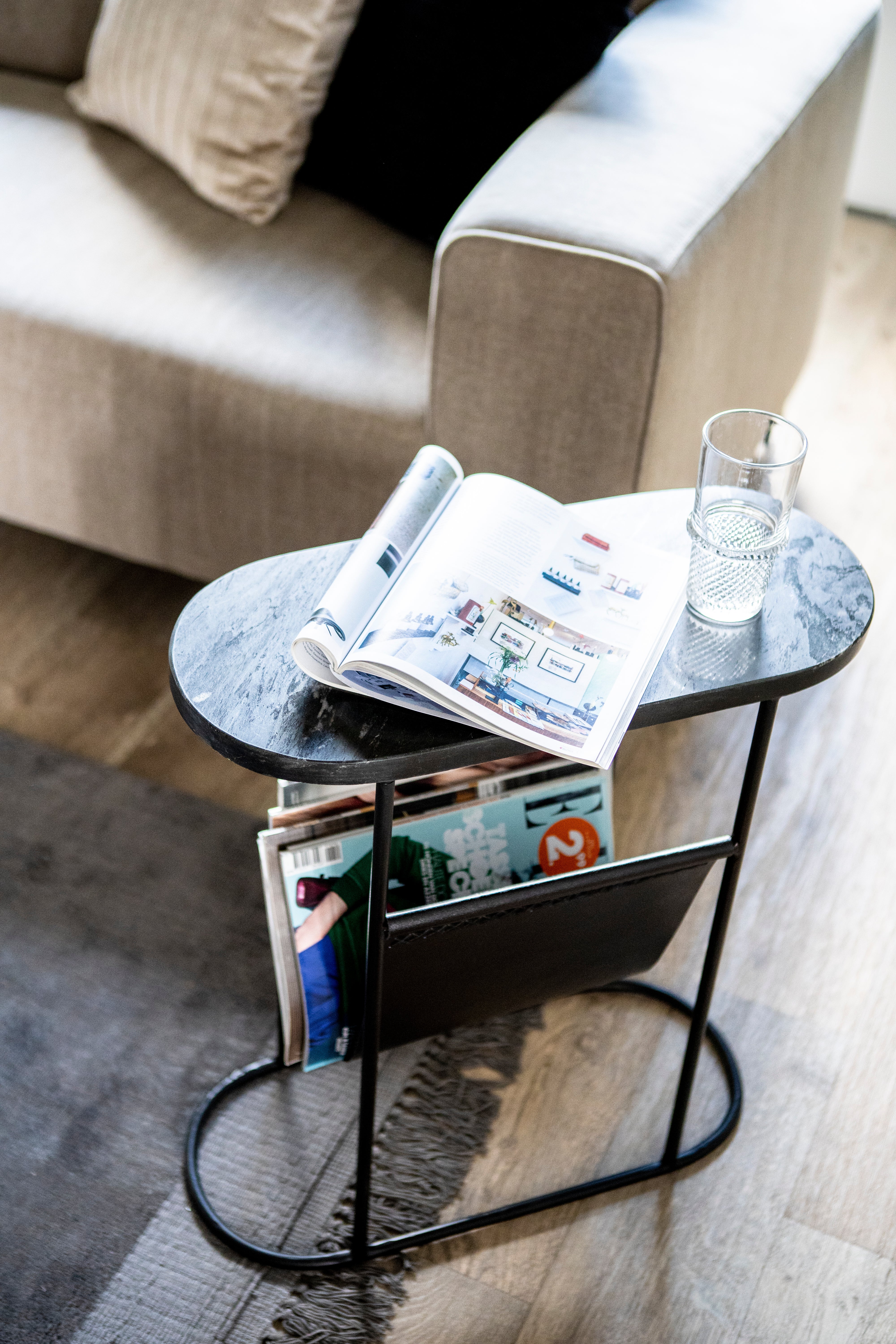 DAILY auxiliary table black leather with marble top
