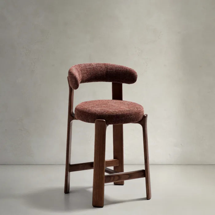 GRANITE brauner Chenille-Hocker mit dunklem Eschenholzgestell