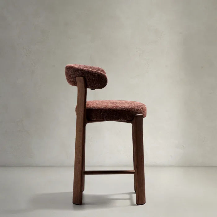 GRANITE brauner Chenille-Hocker mit dunklem Eschenholzgestell