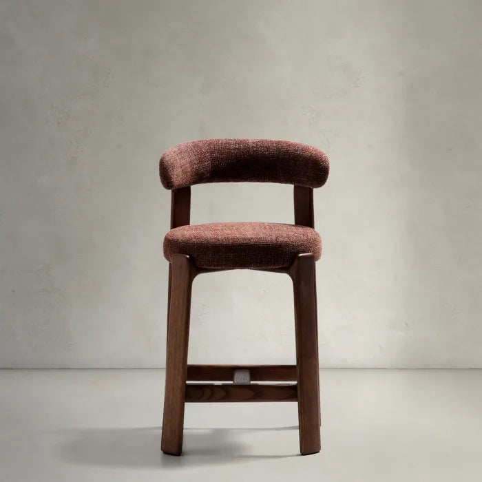 GRANITE brauner Chenille-Hocker mit dunklem Eschenholzgestell