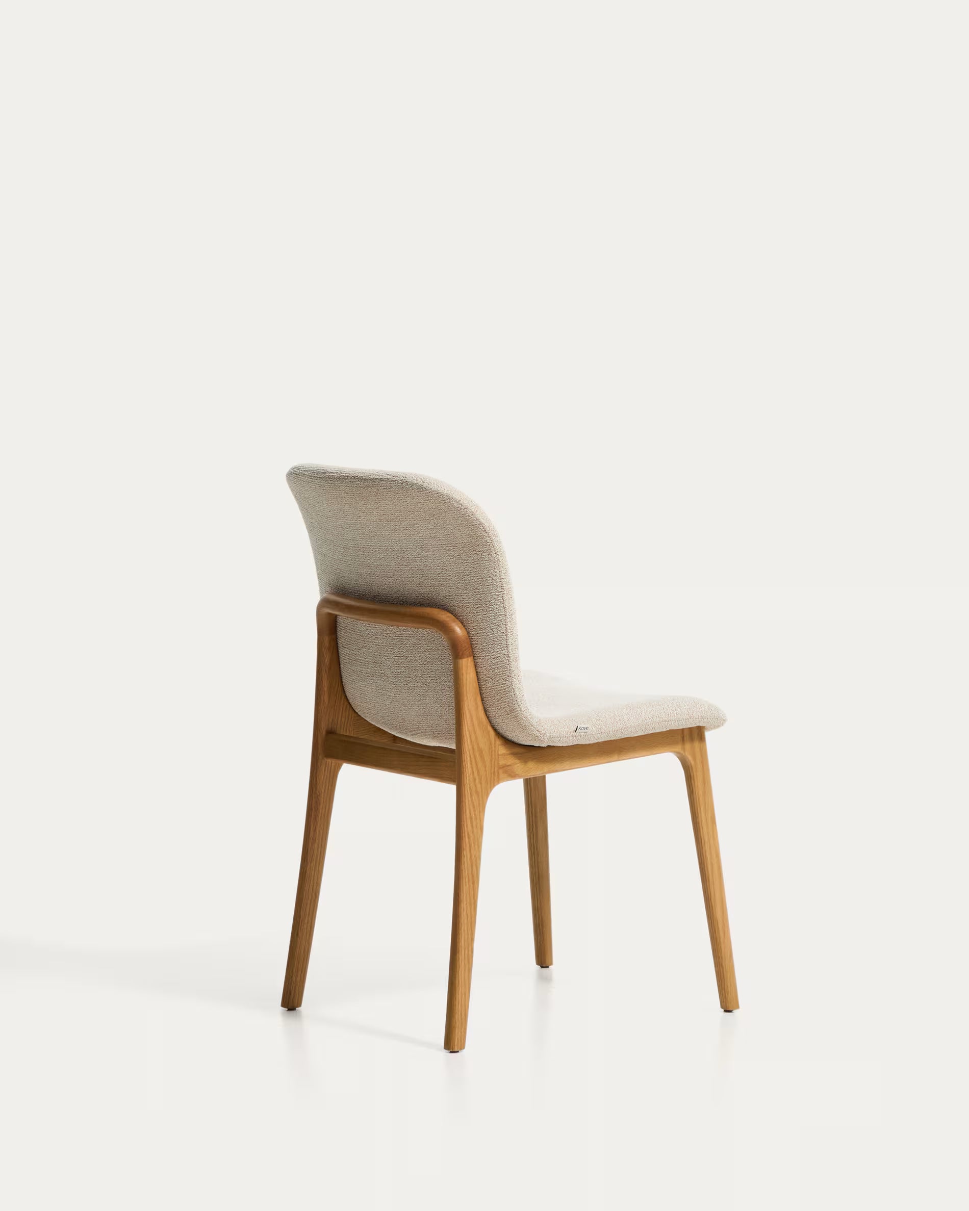 ELNOR chair in beige chenille with an oak base
