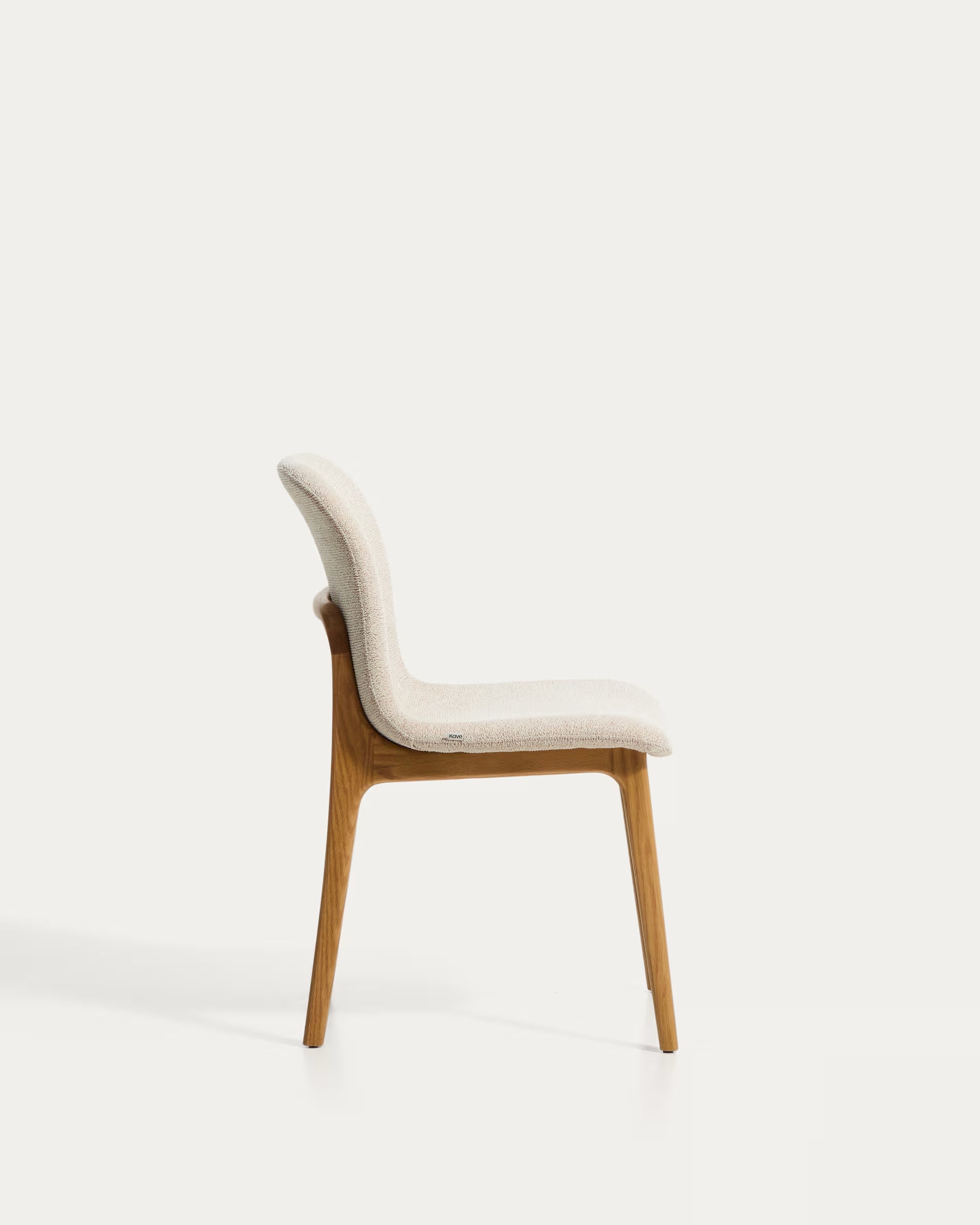 ELNOR chair in beige chenille with an oak base
