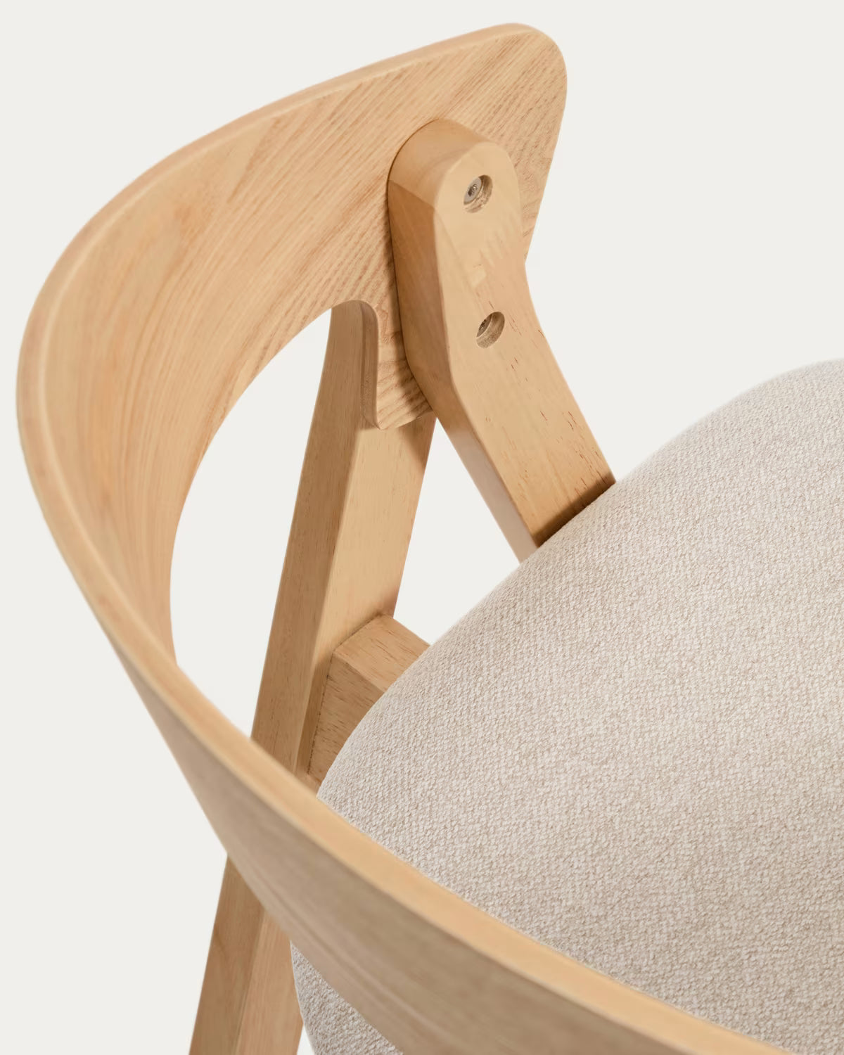 GODIA Bar Stool in Beige Chenille with a Veneered Oak Base