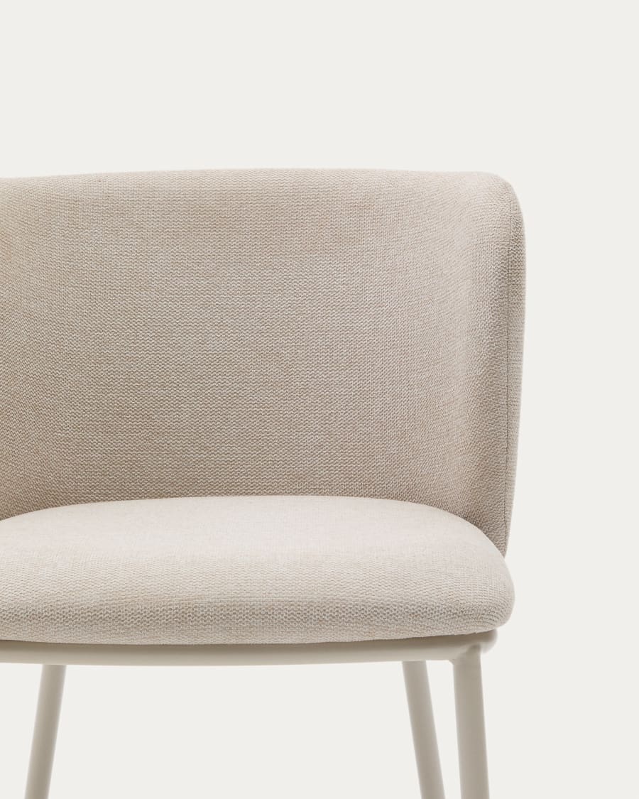 Stuhl im Ciselia Beige im siielilianischen Stoff mit einer beige Basis