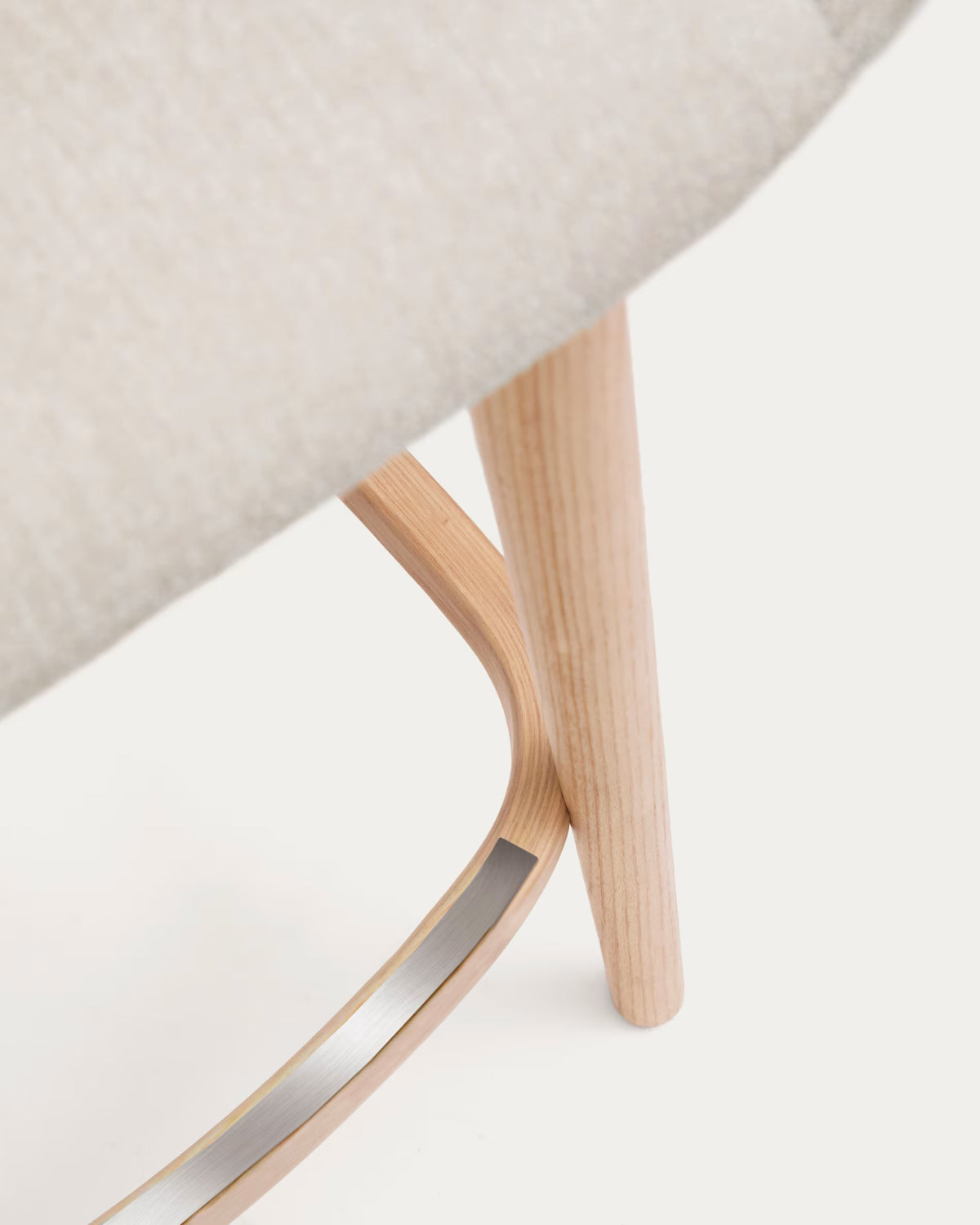 Beige riding chair with ash base