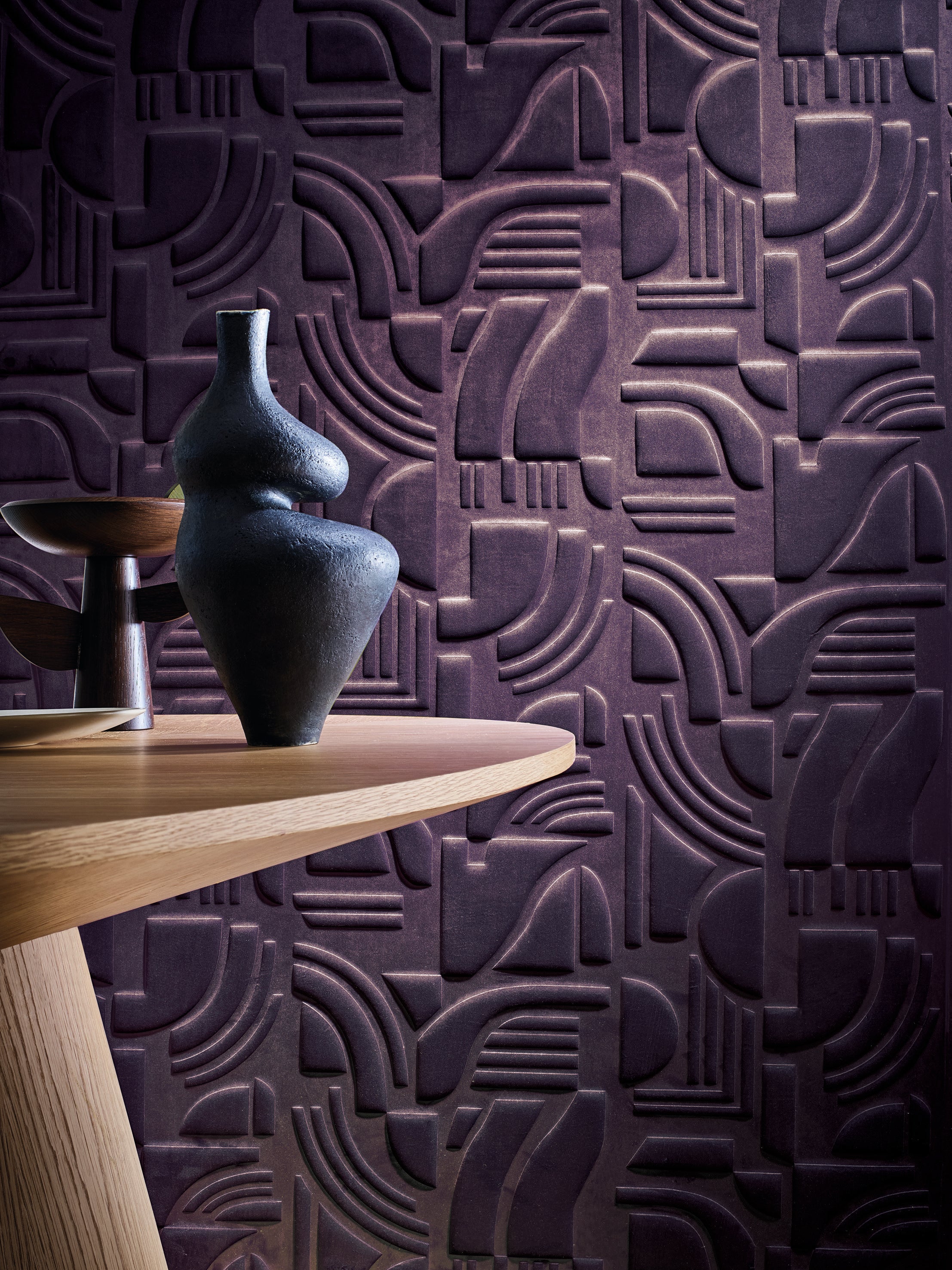 Textile wallpaper with geometric pattern ARCANE - AUBERGINE burgundy
