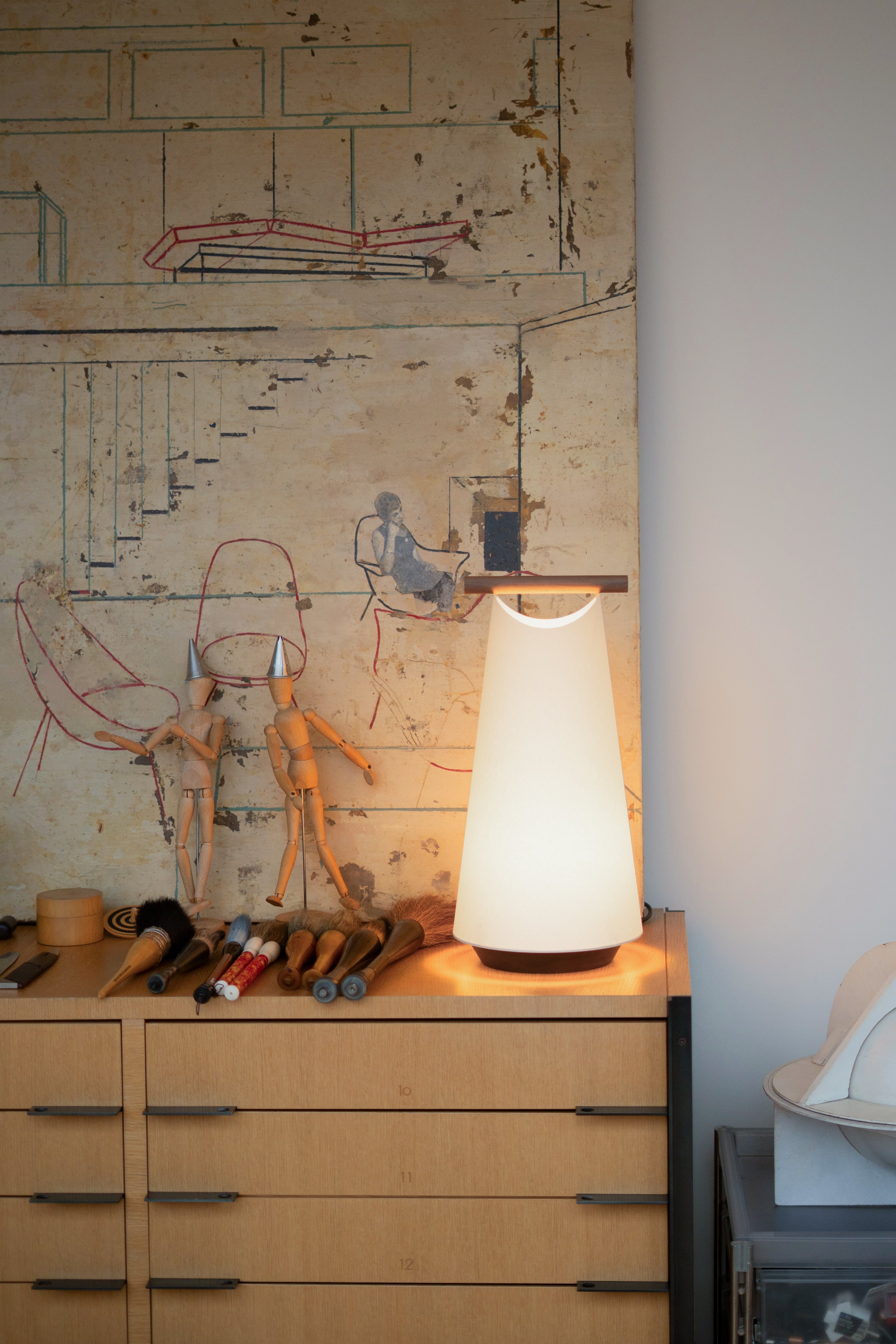 CATAY Table Lamp in White with Oak Wood