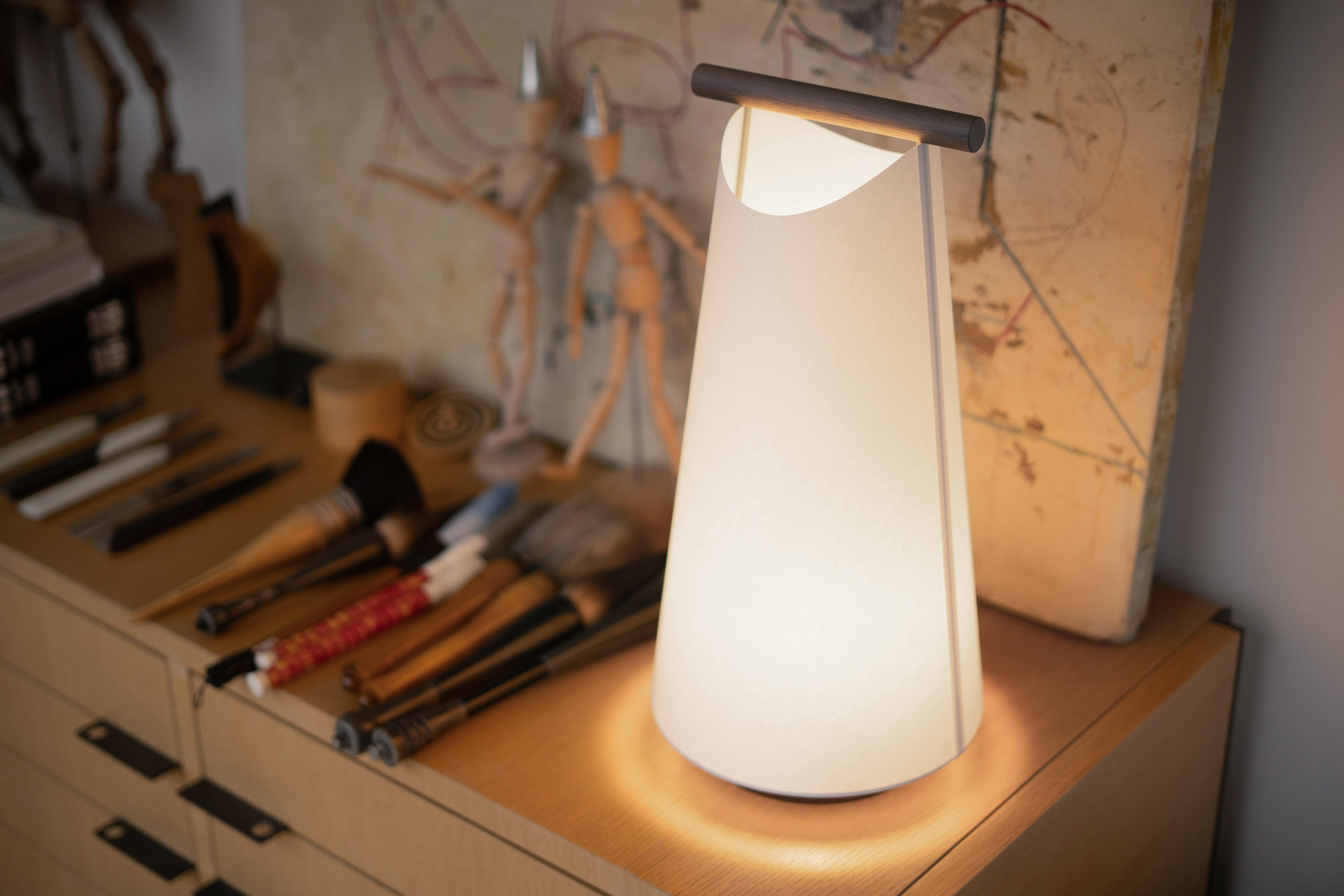 CATAY Table Lamp in White with Oak Wood