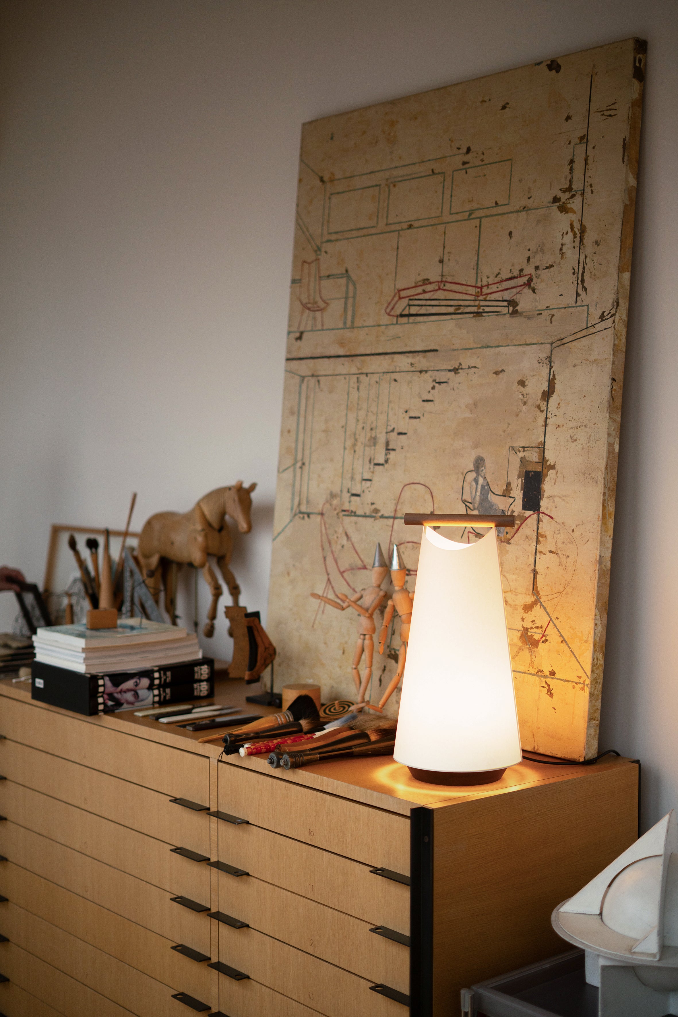 CATAY Table Lamp in White with Oak Wood