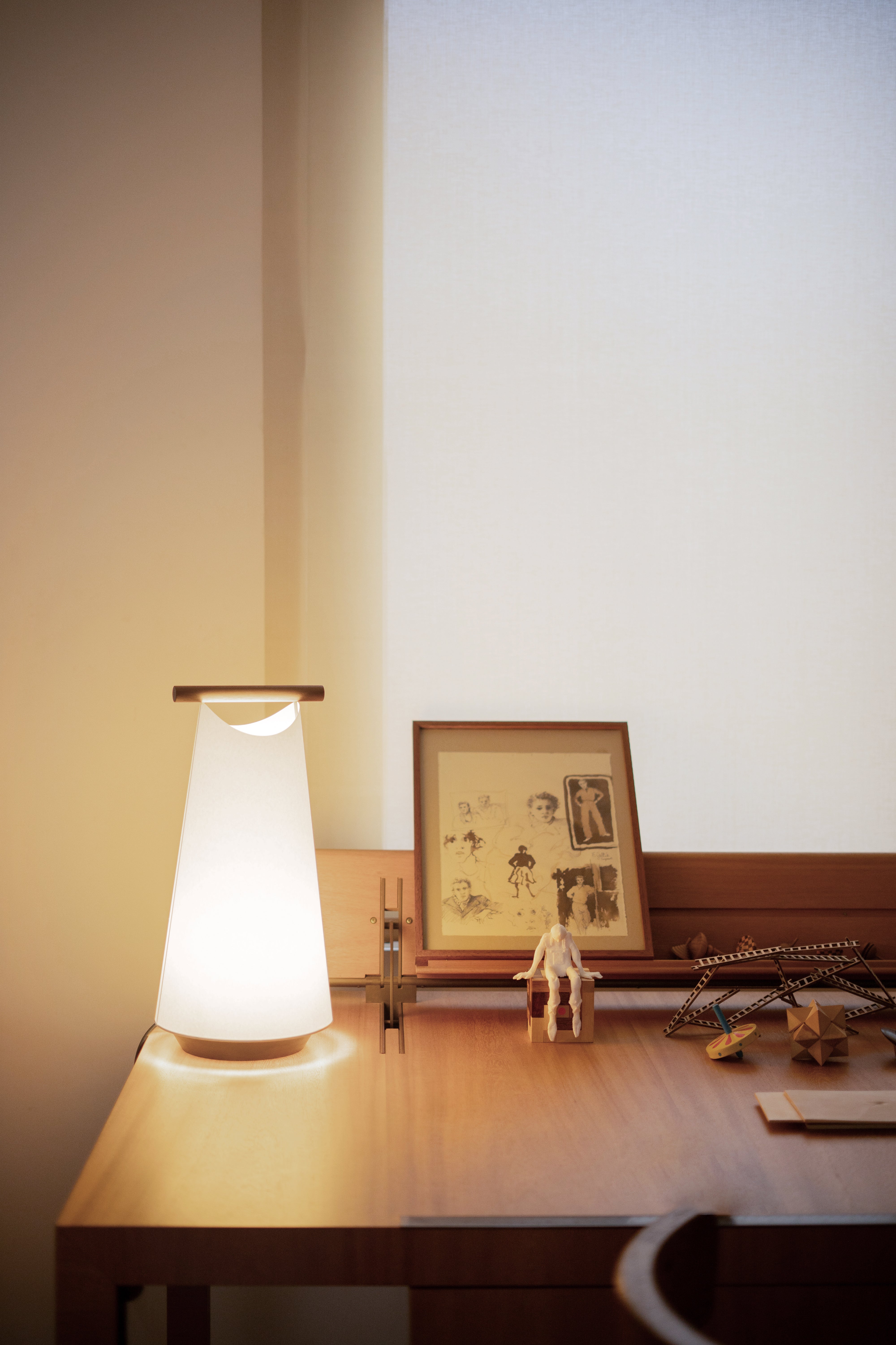 CATAY Table Lamp in White with Oak Wood