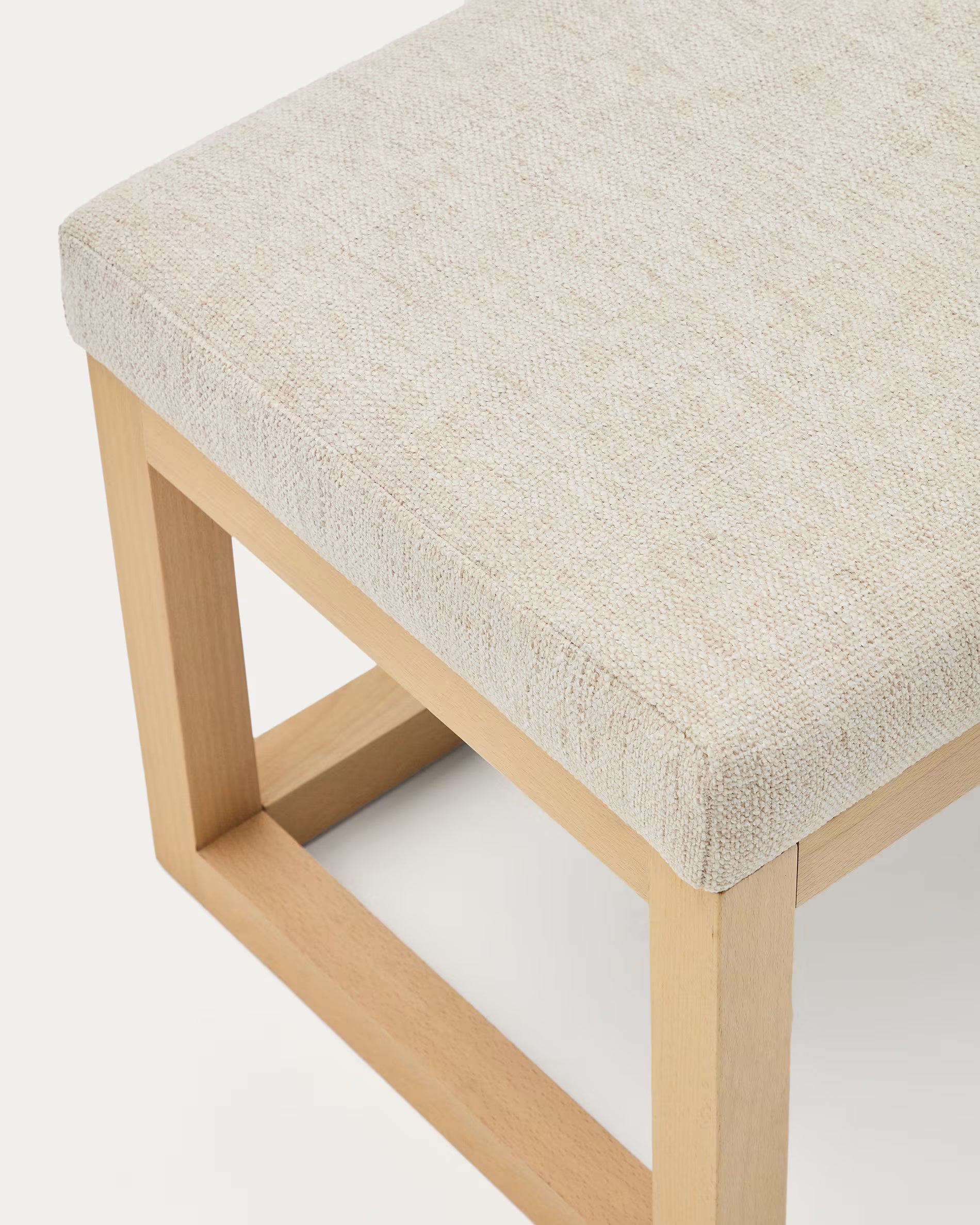 Bank LOYA beige Chenille mit Buchenbasis