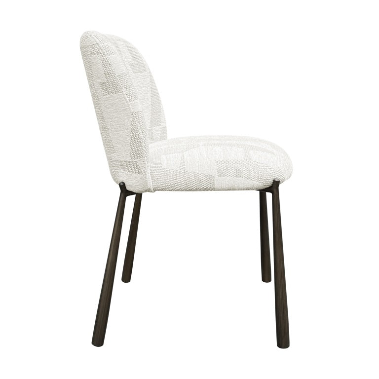 Ein Satz Lana -Beige -Stühle mit einer schwarzen Basis