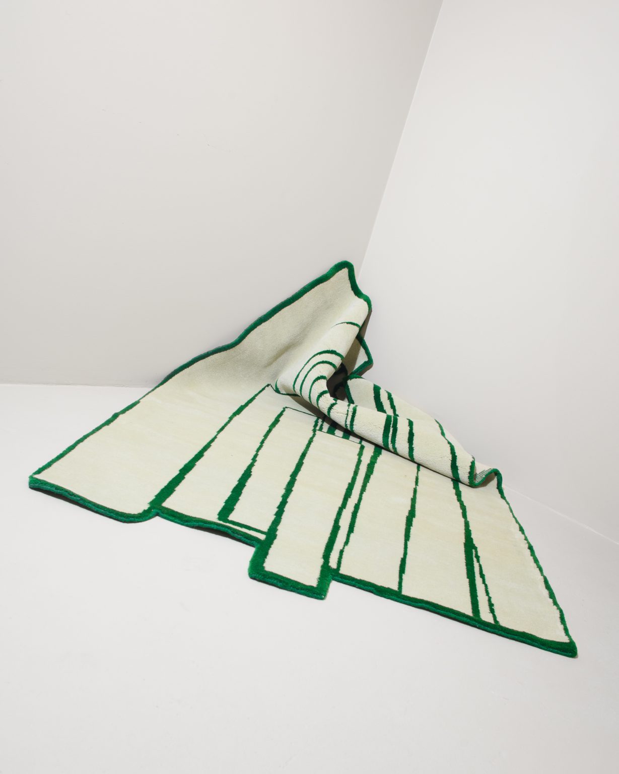 Dywan dekoracyjny asymetryczny CONTOUR zielony