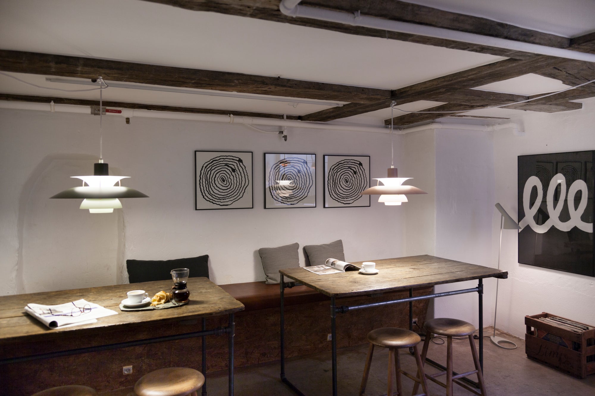 Lampa podłogowa AJ biały
